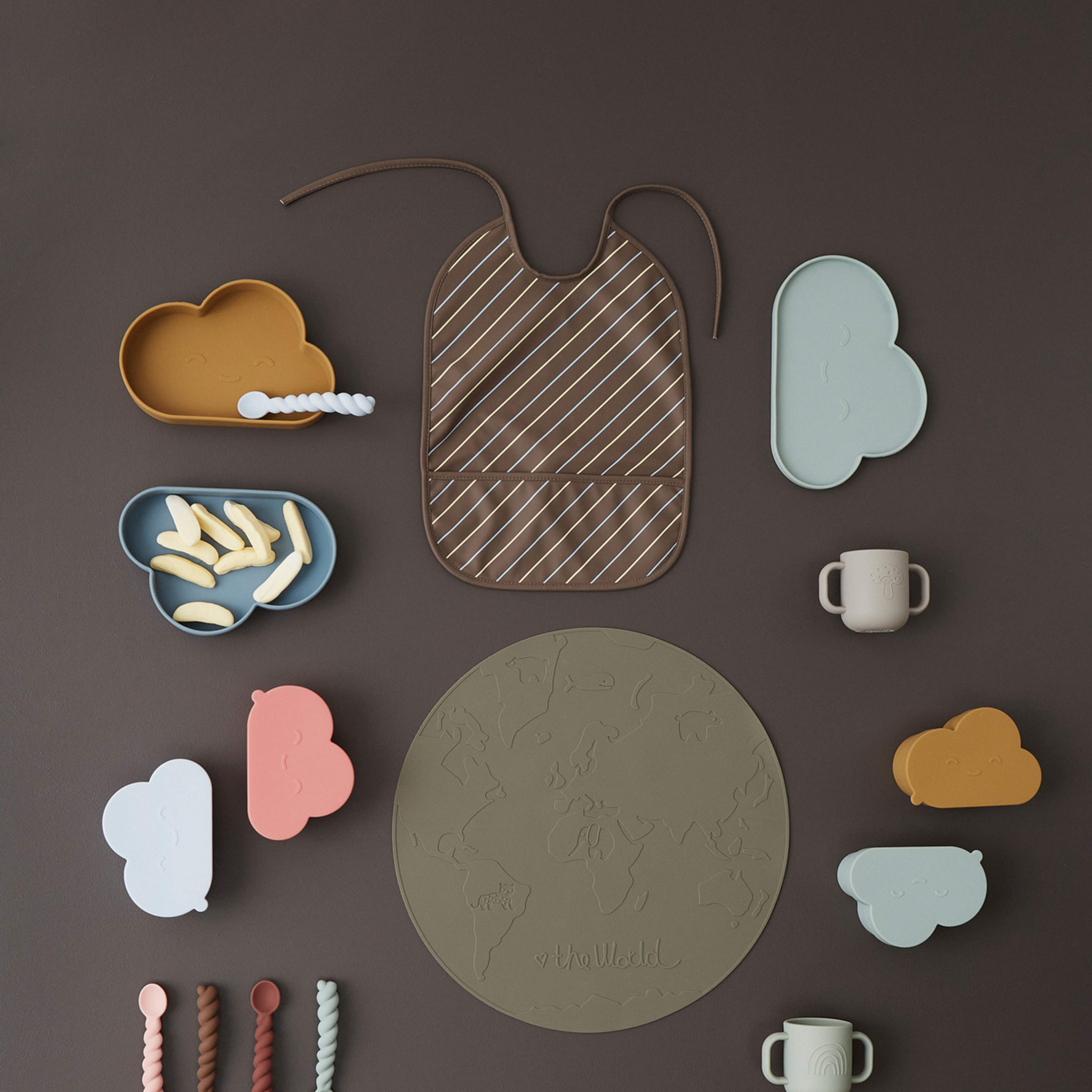 Chloe Cloud Plate & Bowl, från OYOY Mini, i färgen ice blue,brown. Klicka för att öppna bilden i stort format