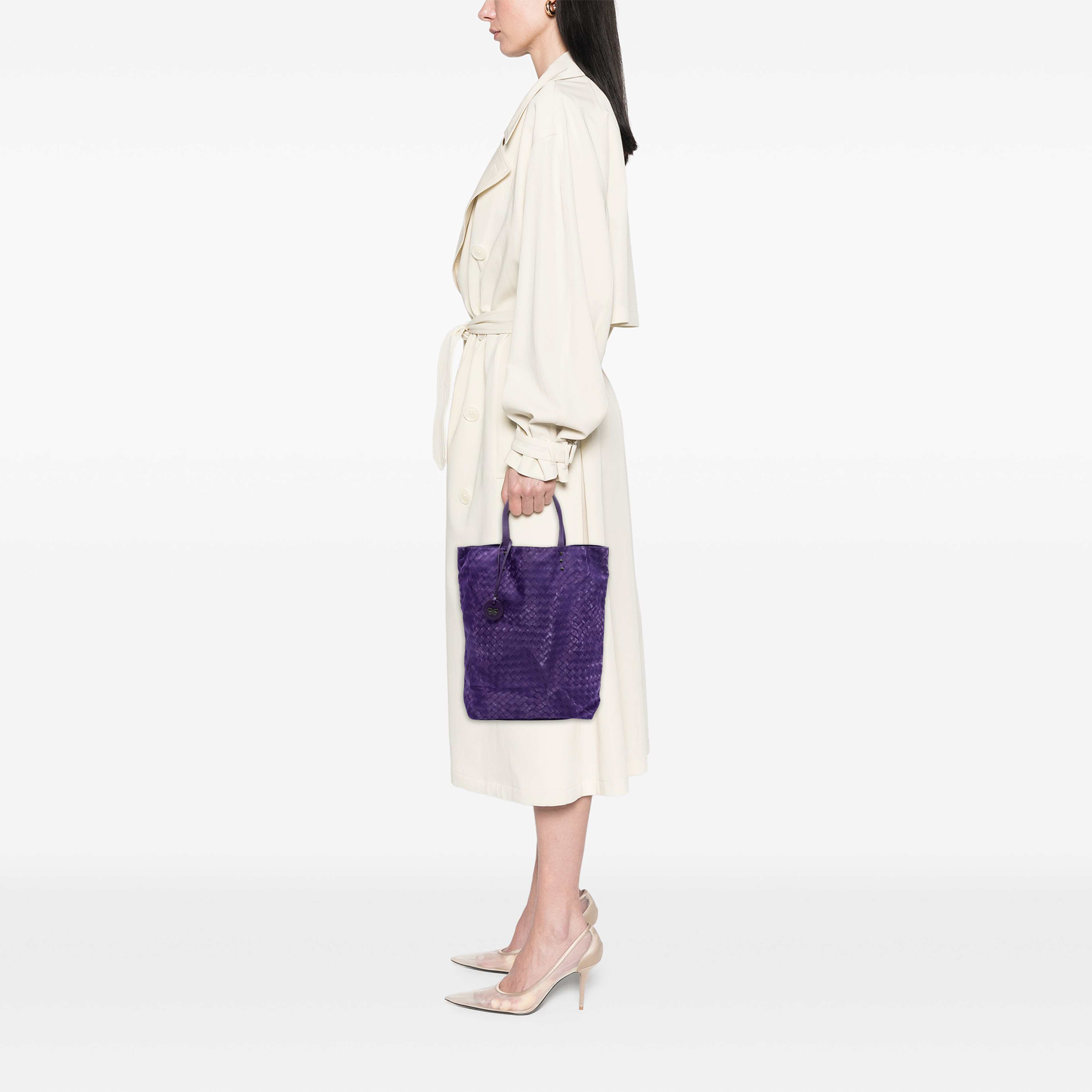 Bottega Veneta Nylon Intrecciolusion Vertical Tote, från Luxclusif, i färgen purpur. Klicka för att öppna bilden i stort format