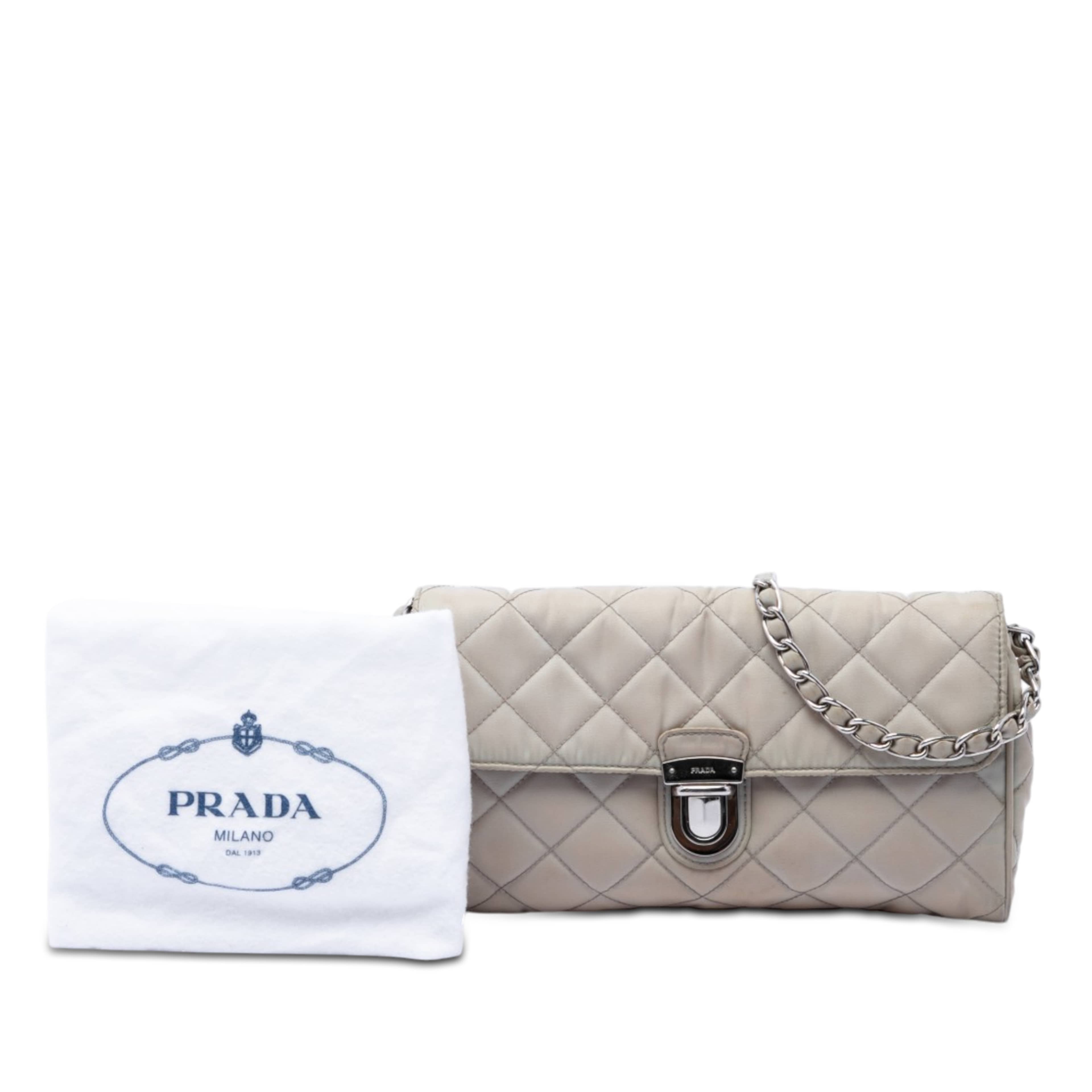Prada Impuntu Tessuto Chain Crossbody, från Luxclusif, i färgen grå. Klicka för att öppna bilden i stort format