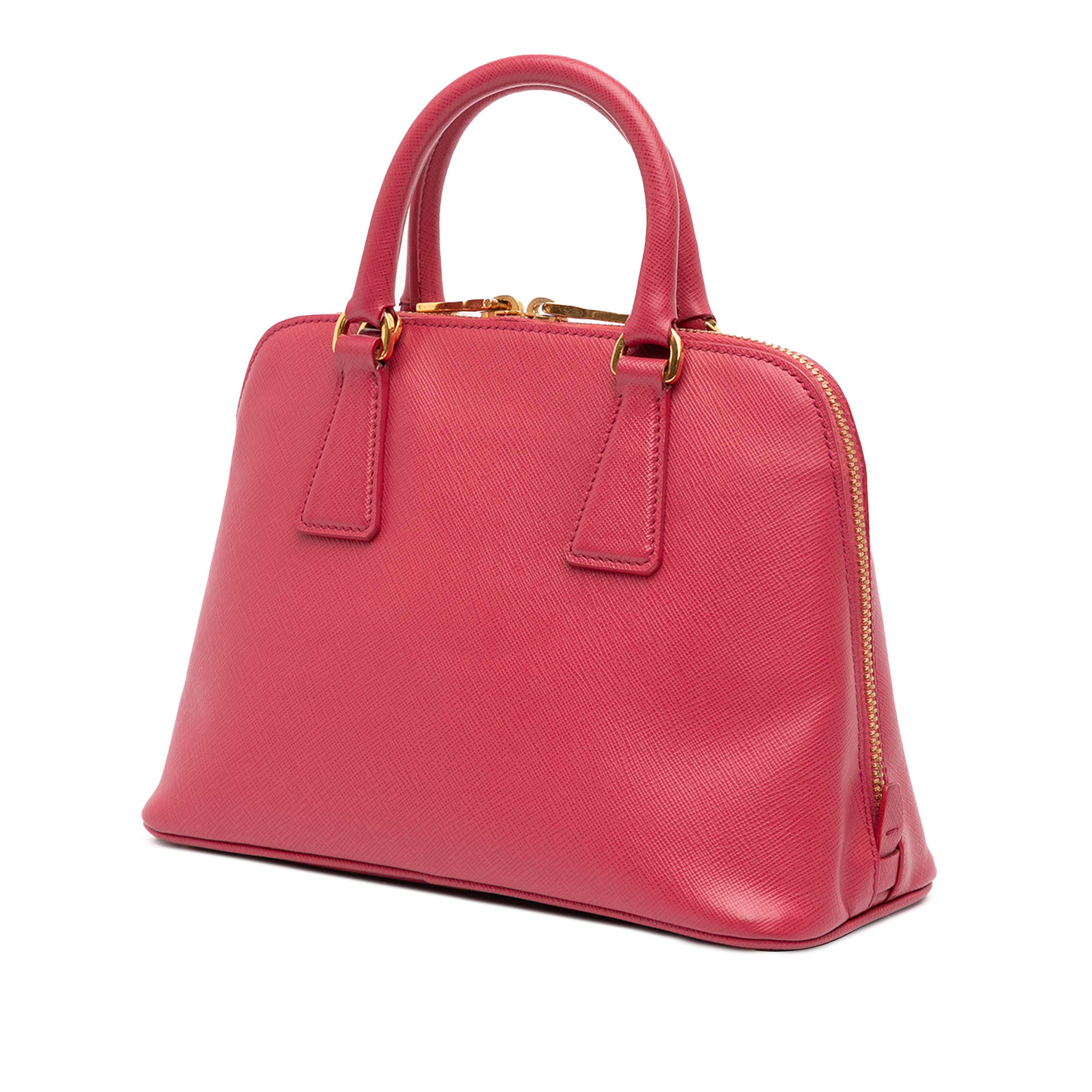 Prada Small Saffiano Lux Promenade Satchel, från Luxclusif, i färgen rosa. Klicka för att öppna bilden i stort format
