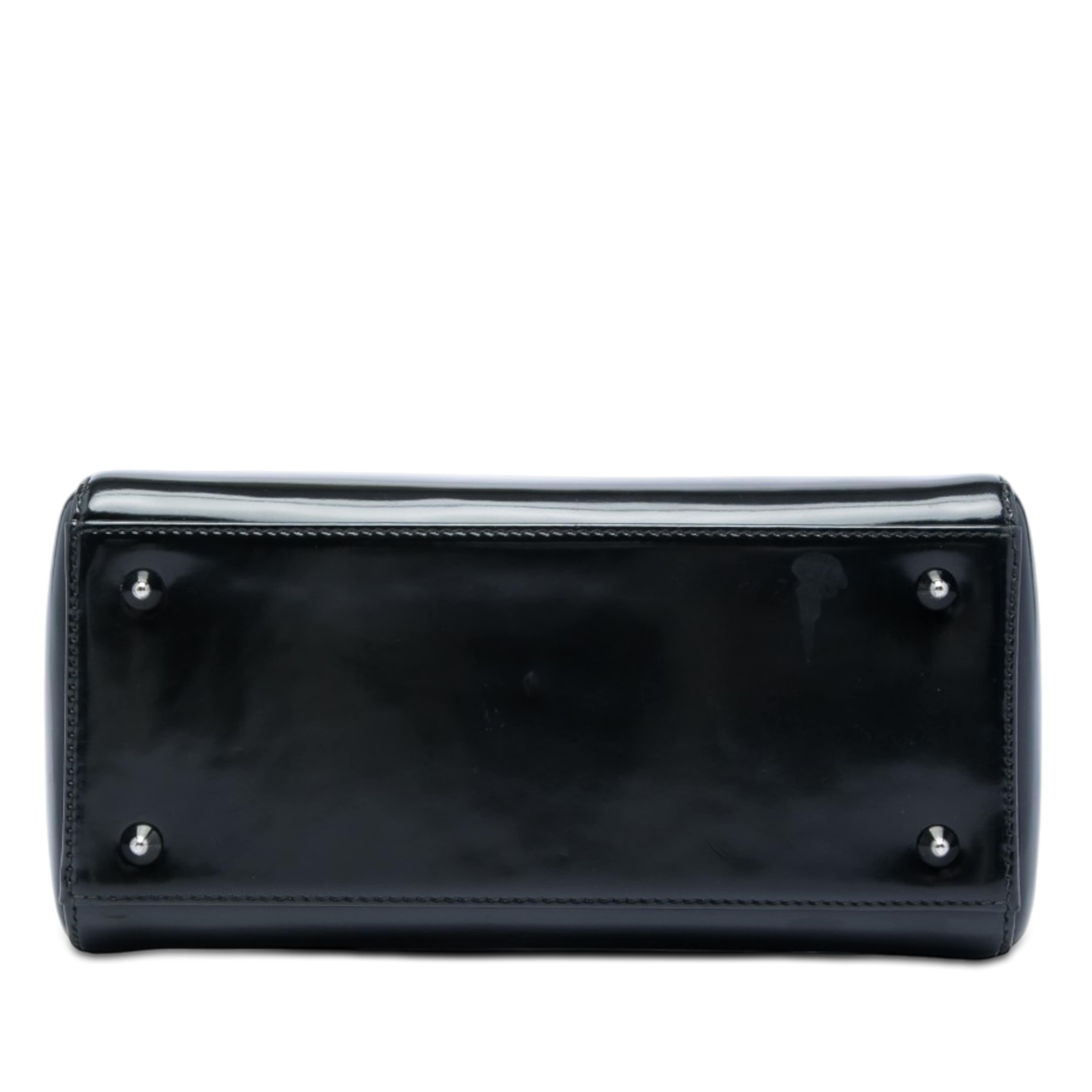 Dior Medium Patent Lady Dior, från Luxclusif, i färgen svart. Klicka för att öppna bilden i stort format