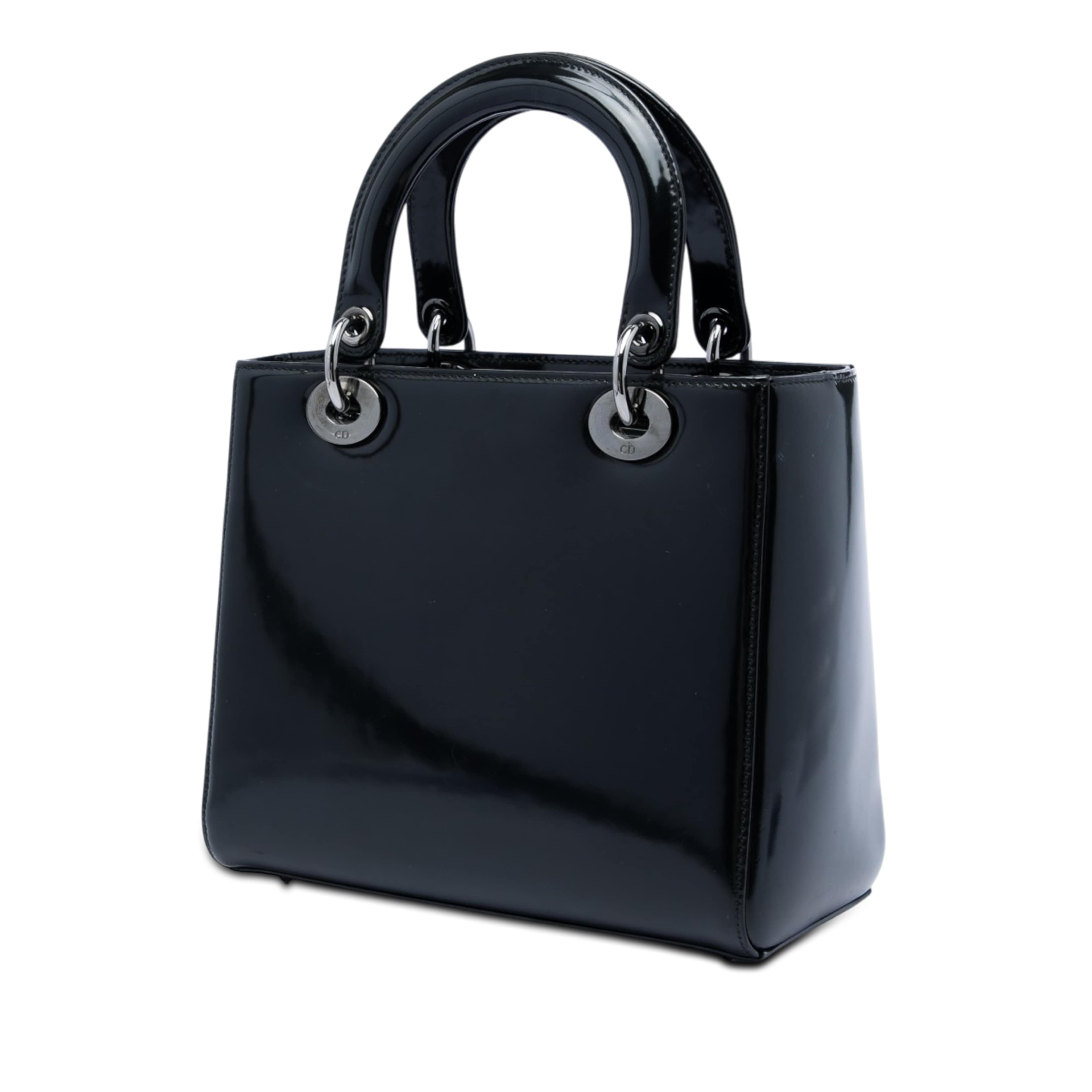 Dior Medium Patent Lady Dior, från Luxclusif, i färgen svart. Klicka för att öppna bilden i stort format
