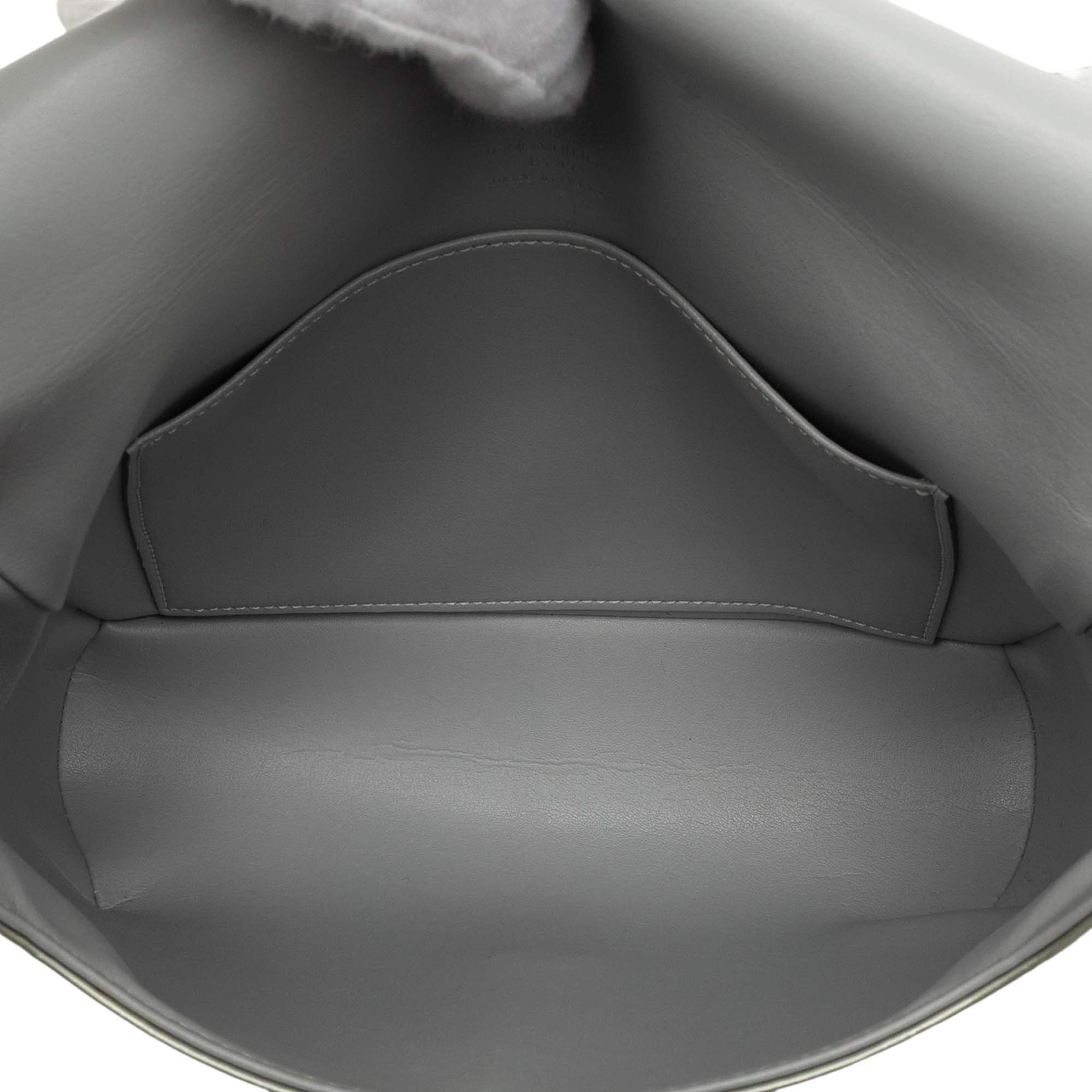 Louis Vuitton Monogram Vernis Thompson Street, från Luxclusif, i färgen mint. Klicka för att öppna bilden i stort format