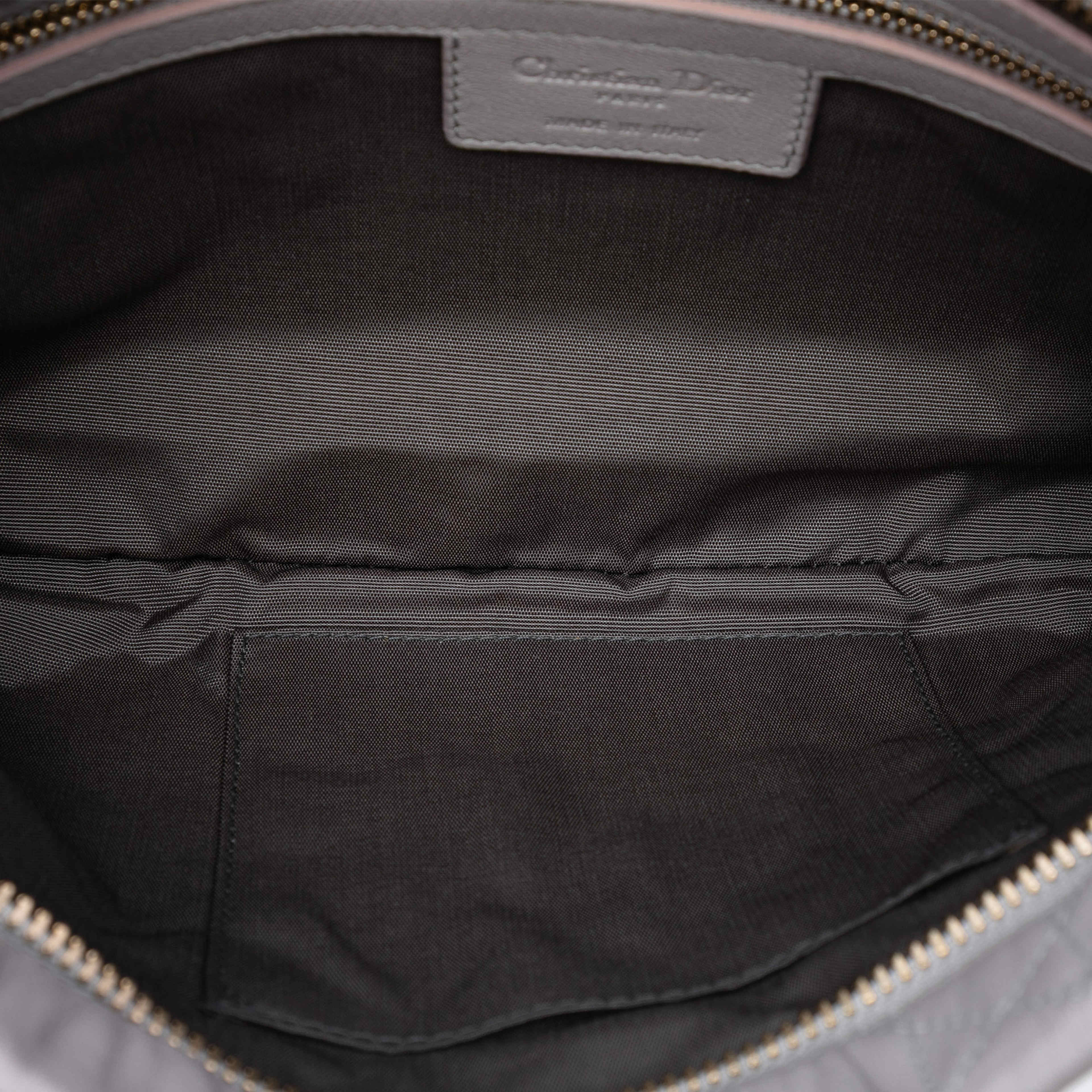 Dior Calfskin Cannage Rose Clutch, från Luxclusif, i färgen light gray. Klicka för att öppna bilden i stort format