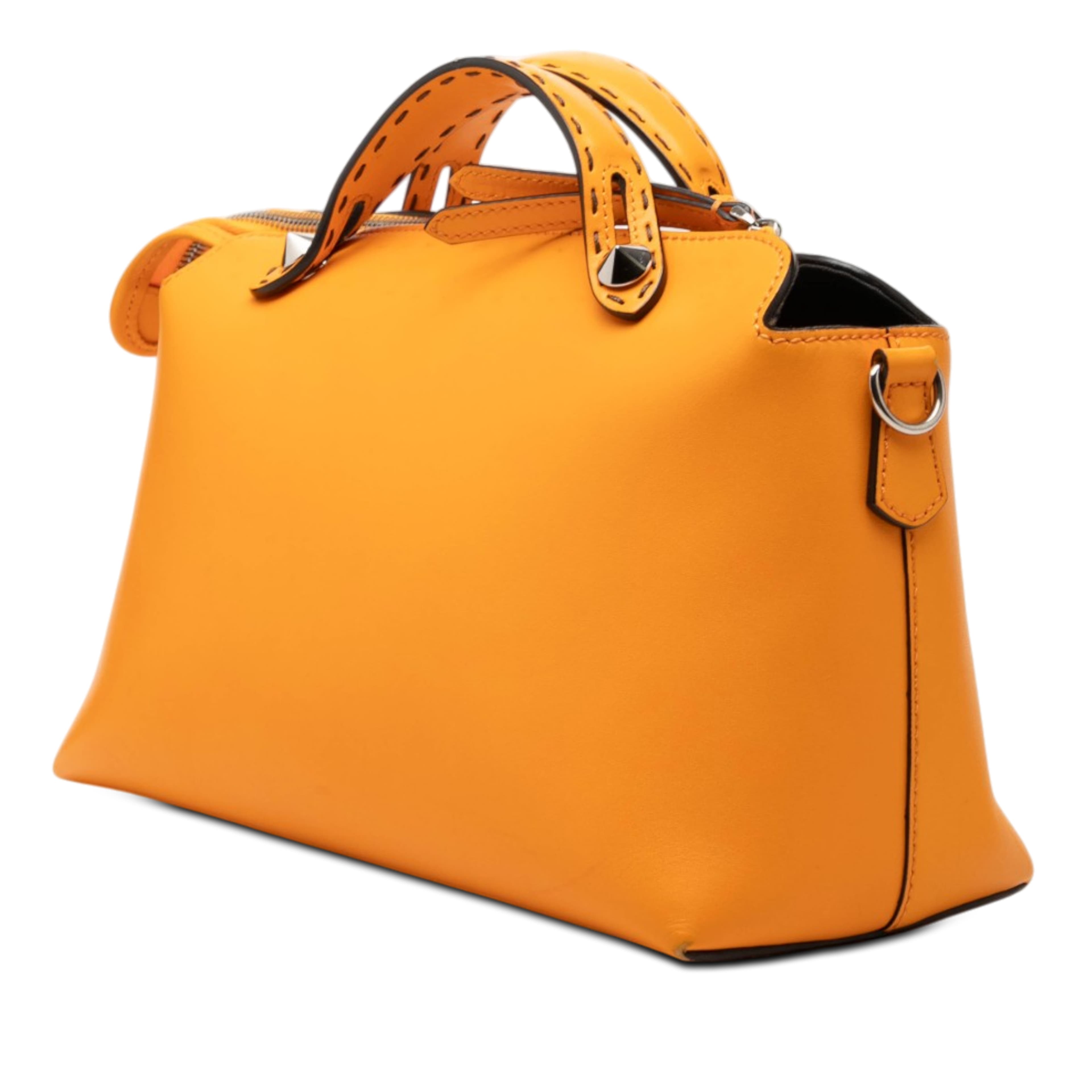 Fendi Medium Leather By The Way Satchel, från Luxclusif, i färgen orange. Klicka för att öppna bilden i stort format