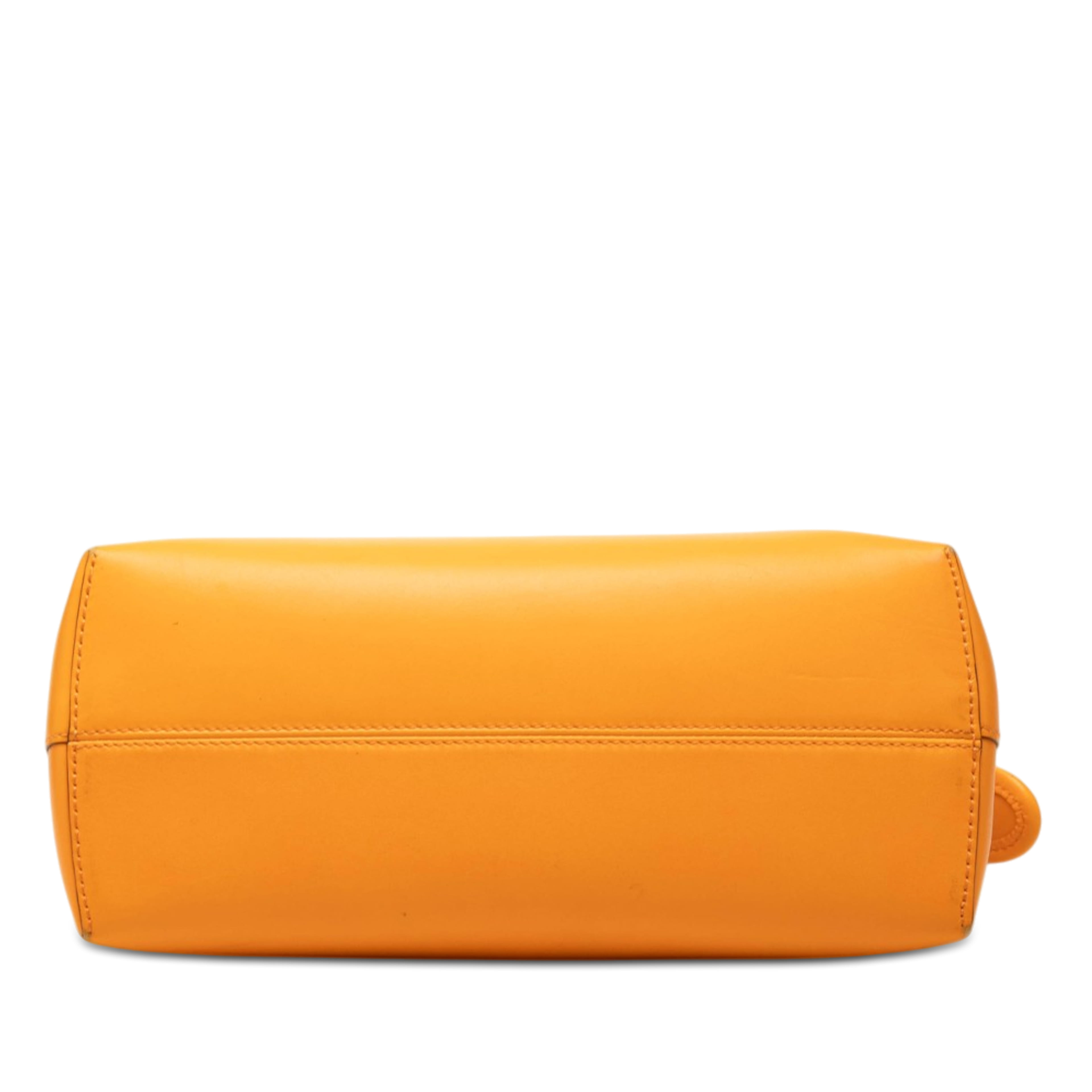 Fendi Medium Leather By The Way Satchel, från Luxclusif, i färgen orange. Klicka för att öppna bilden i stort format