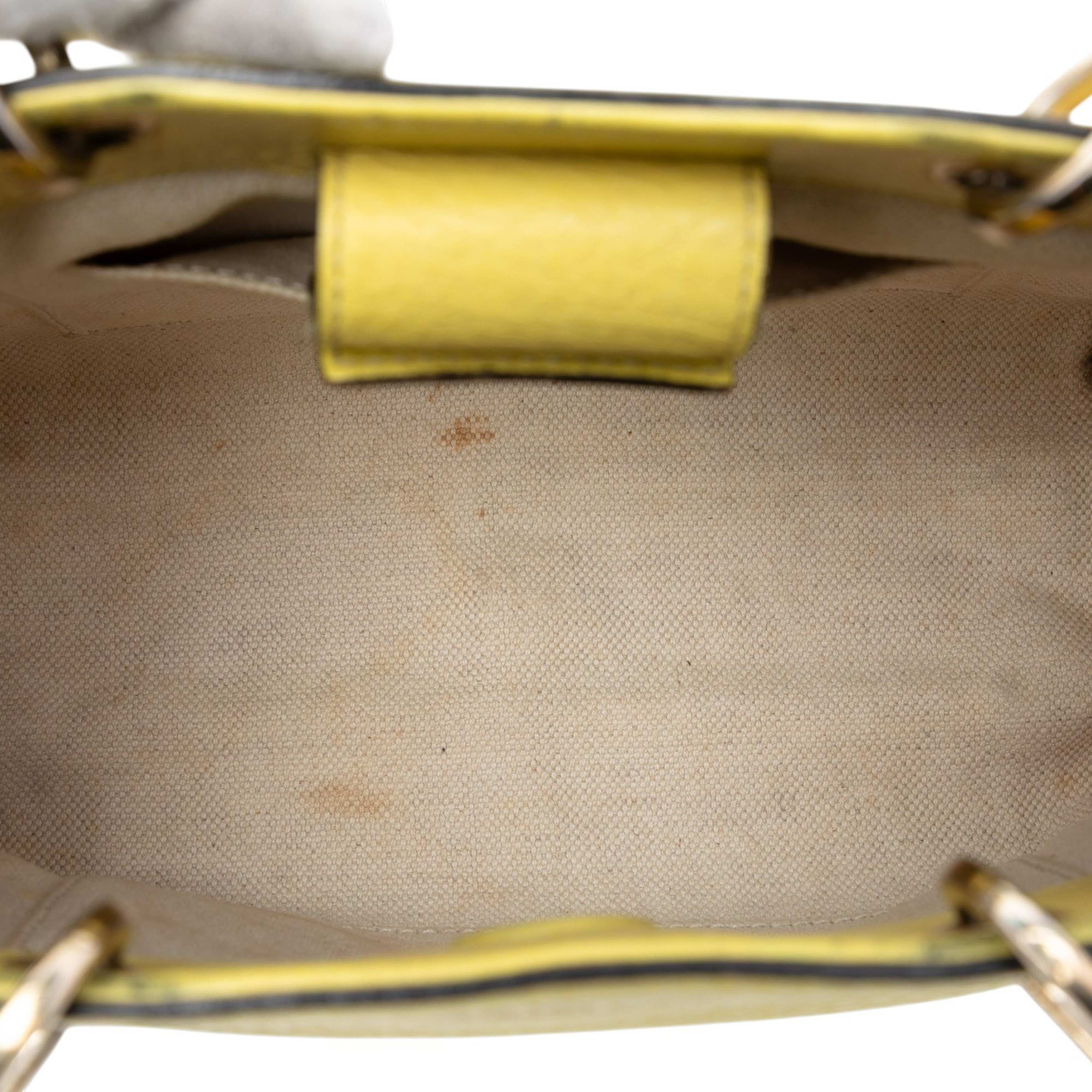 Gucci Mini Calfskin Bamboo Shopper Satchel, från Luxclusif, i färgen yellow. Klicka för att öppna bilden i stort format