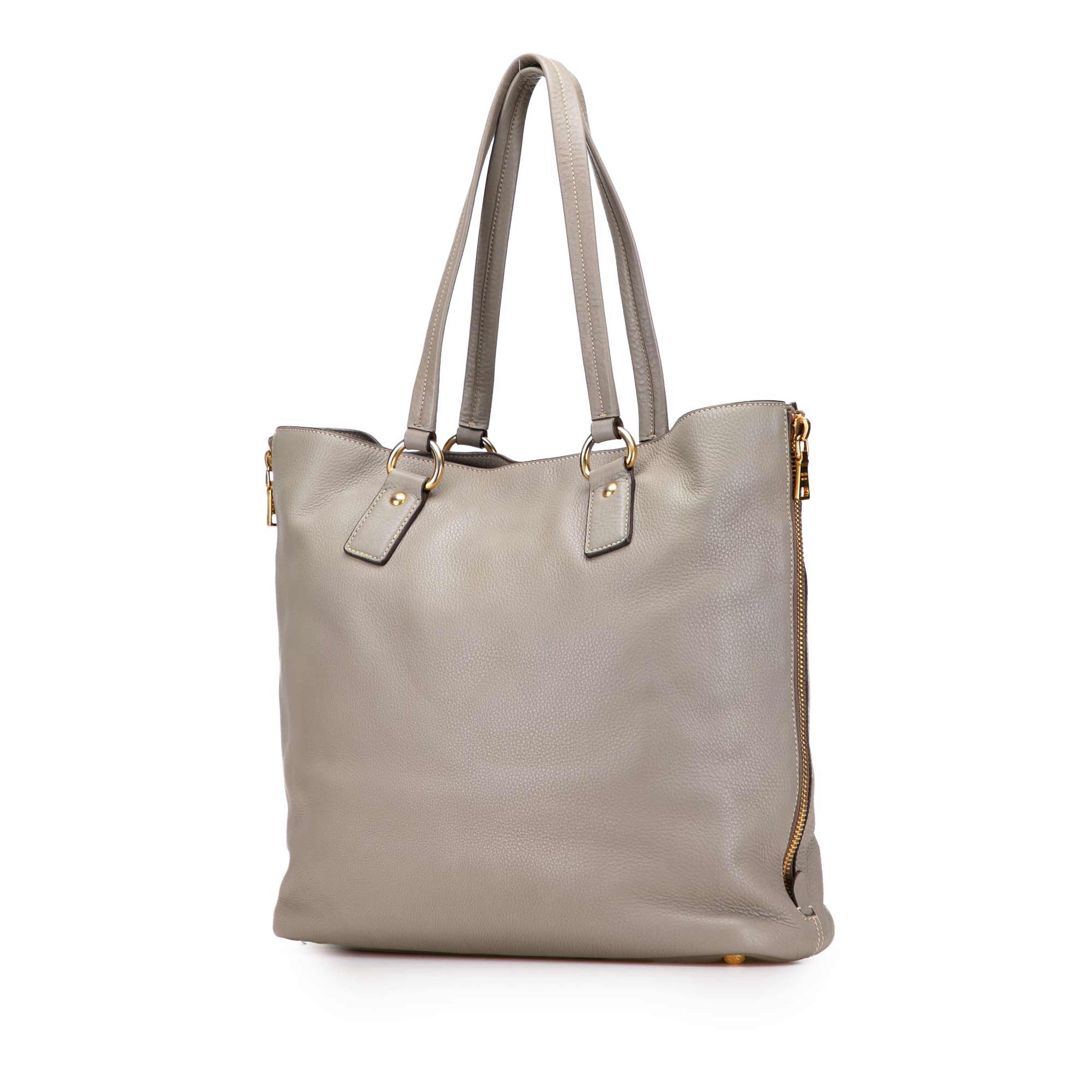 Prada Vitello Daino Side Zip Shopper Tote, från Luxclusif, i färgen grå. Klicka för att öppna bilden i stort format