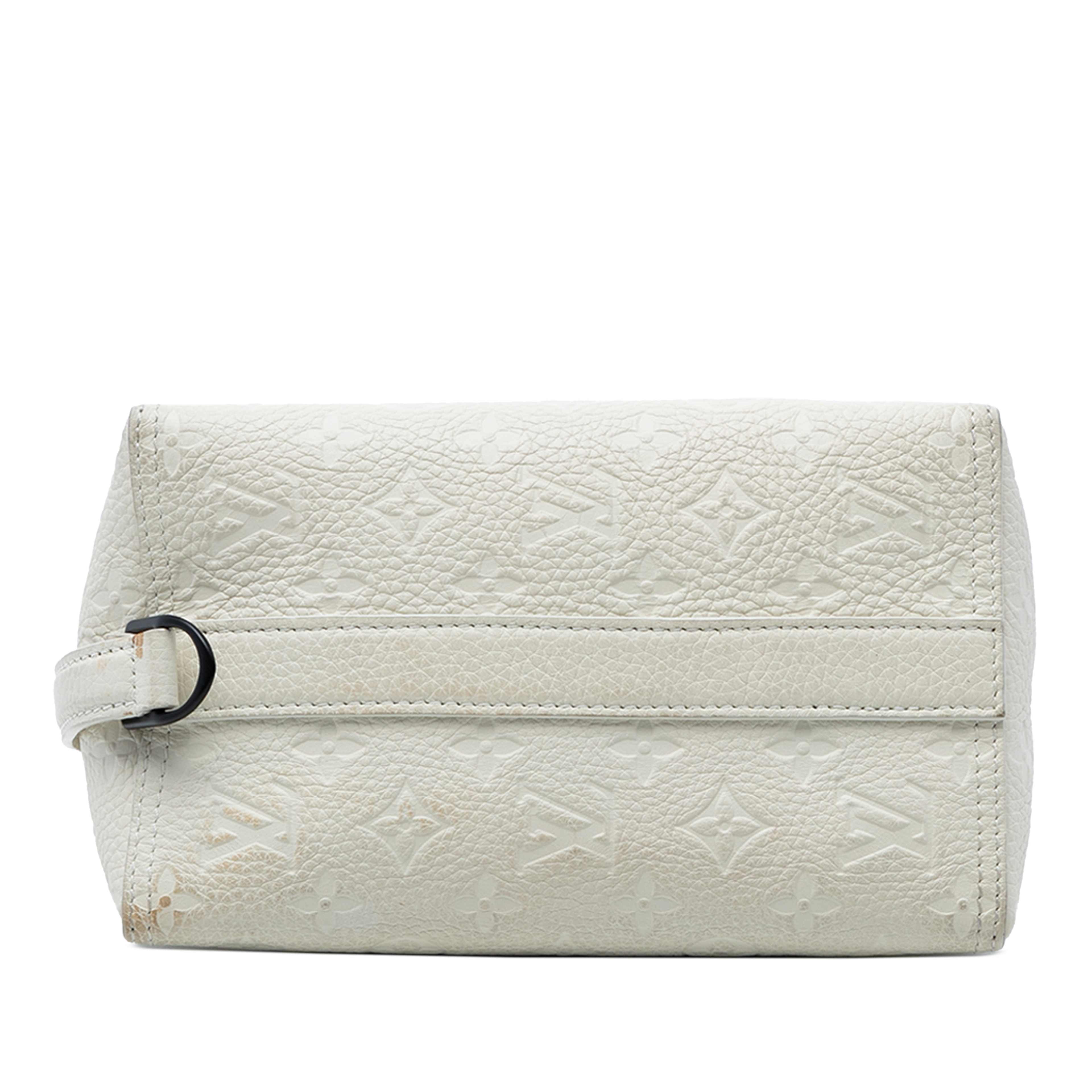 Louis Vuitton Monogram Empreinte Triangle Messenger Bag, från Luxclusif, i färgen white. Klicka för att öppna bilden i stort format