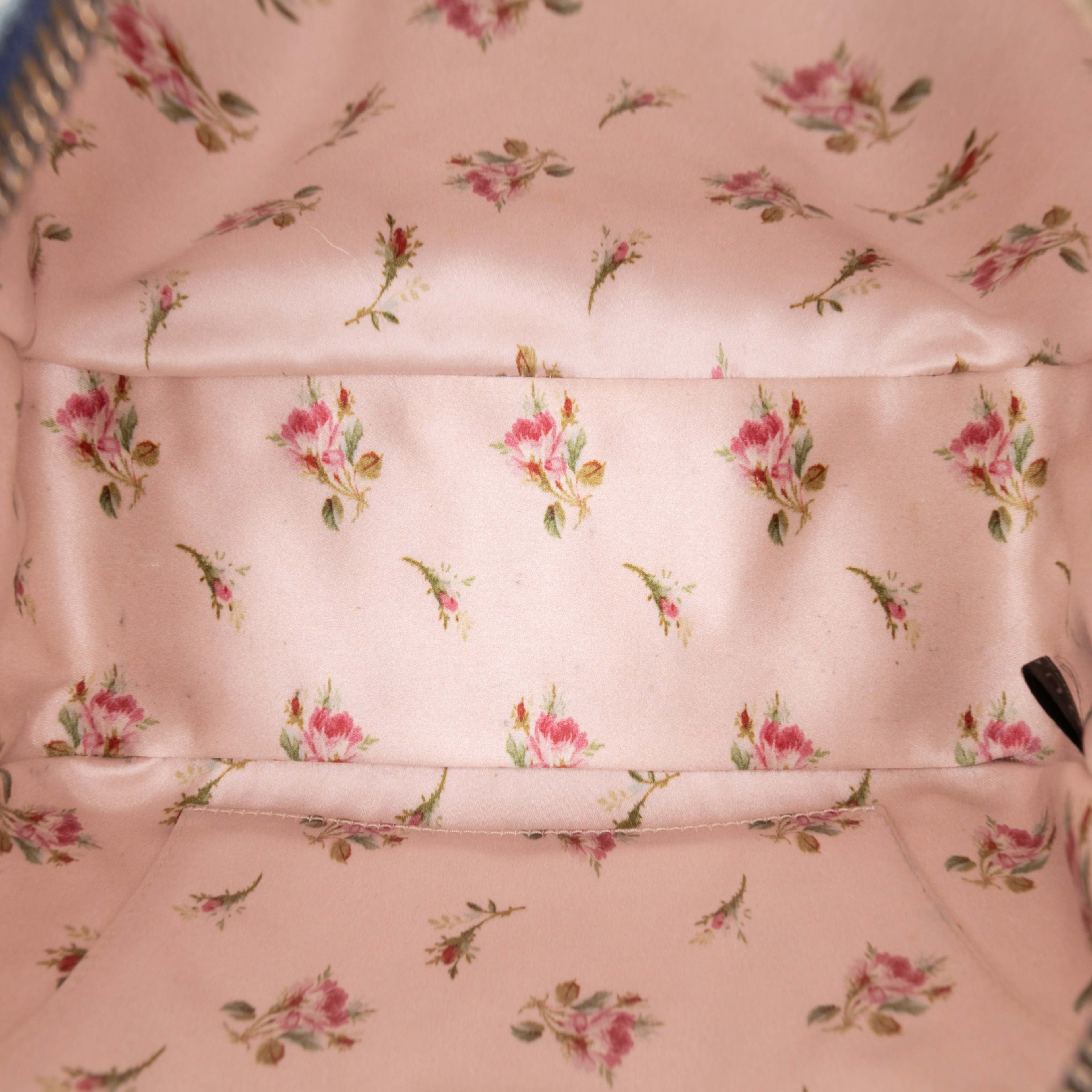 Gucci Small Gg Marmont Embroidered Matelasse Denim Crossbody, från Luxclusif, i färgen denim. Klicka för att öppna bilden i stort format