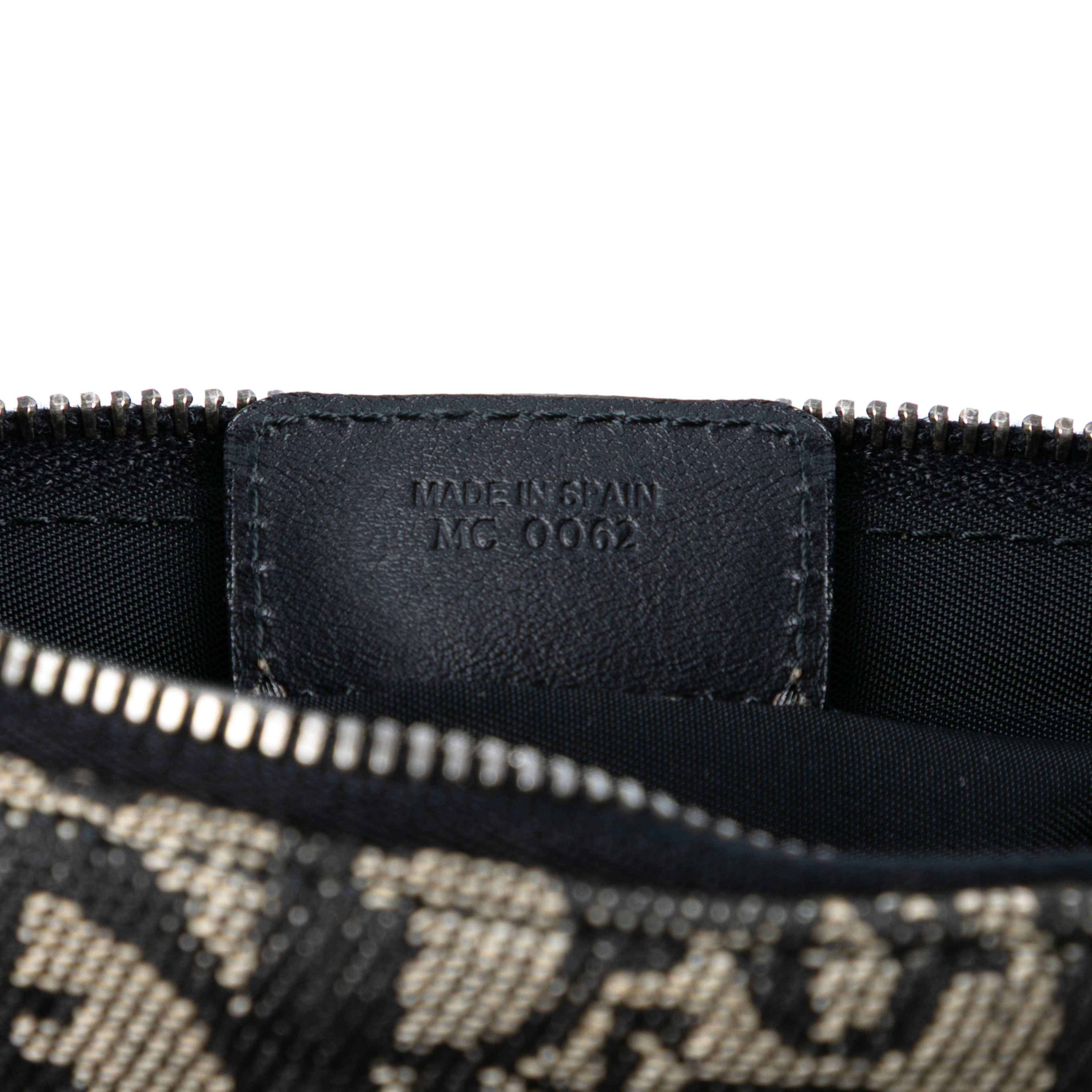 Dior Mini Diorissimo Canvas Saddle Pochette, från Luxclusif, i färgen black. Klicka för att öppna bilden i stort format