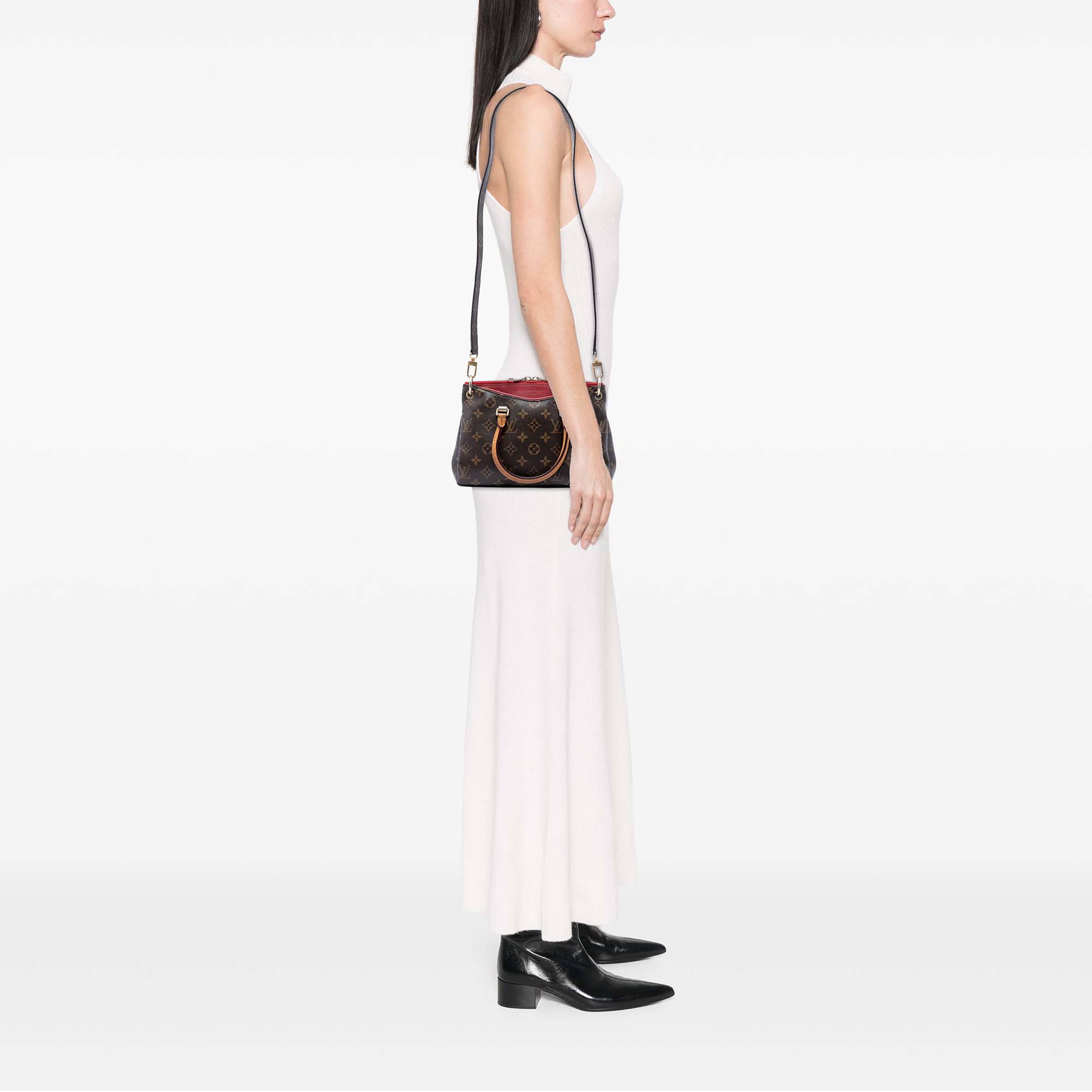 Louis Vuitton Monogram Pallas Bb, från Luxclusif, i färgen brun. Klicka för att öppna bilden i stort format
