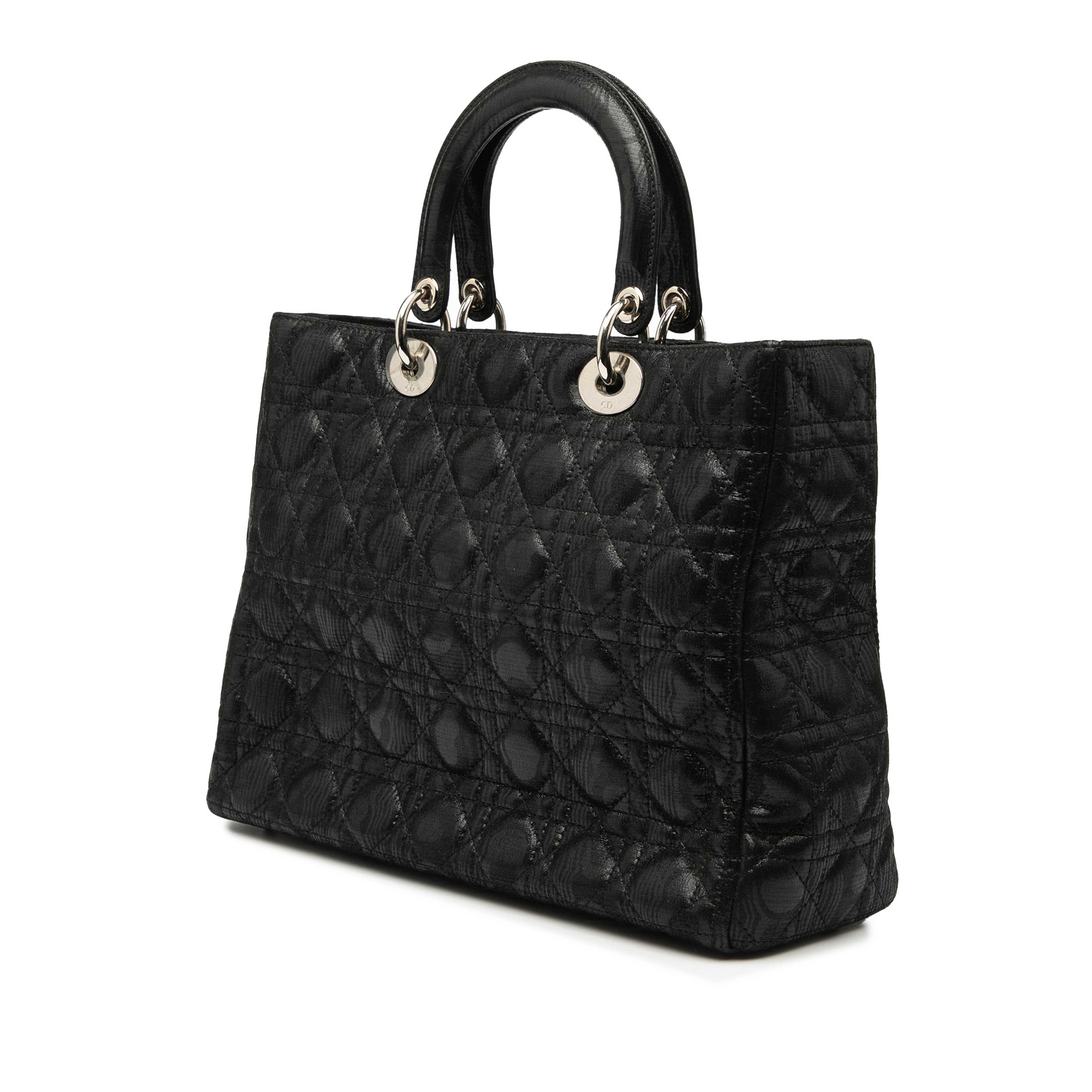 Dior Large Iridescent Fabric Cannage Lady Dior, från Luxclusif, i färgen black. Klicka för att öppna bilden i stort format