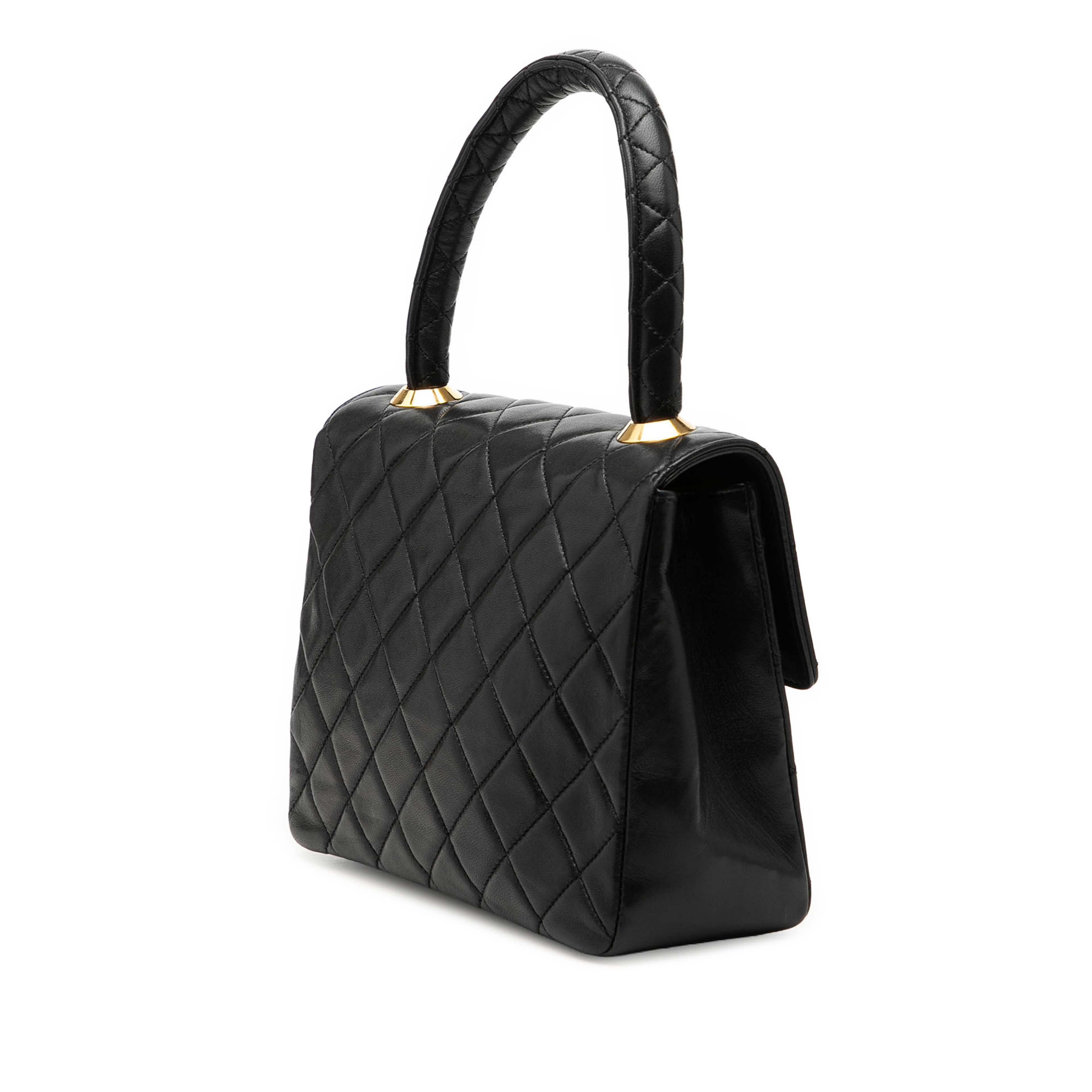 Chanel Small Lambskin Kelly Top Handle Bag, från Luxclusif, i färgen black. Klicka för att öppna bilden i stort format