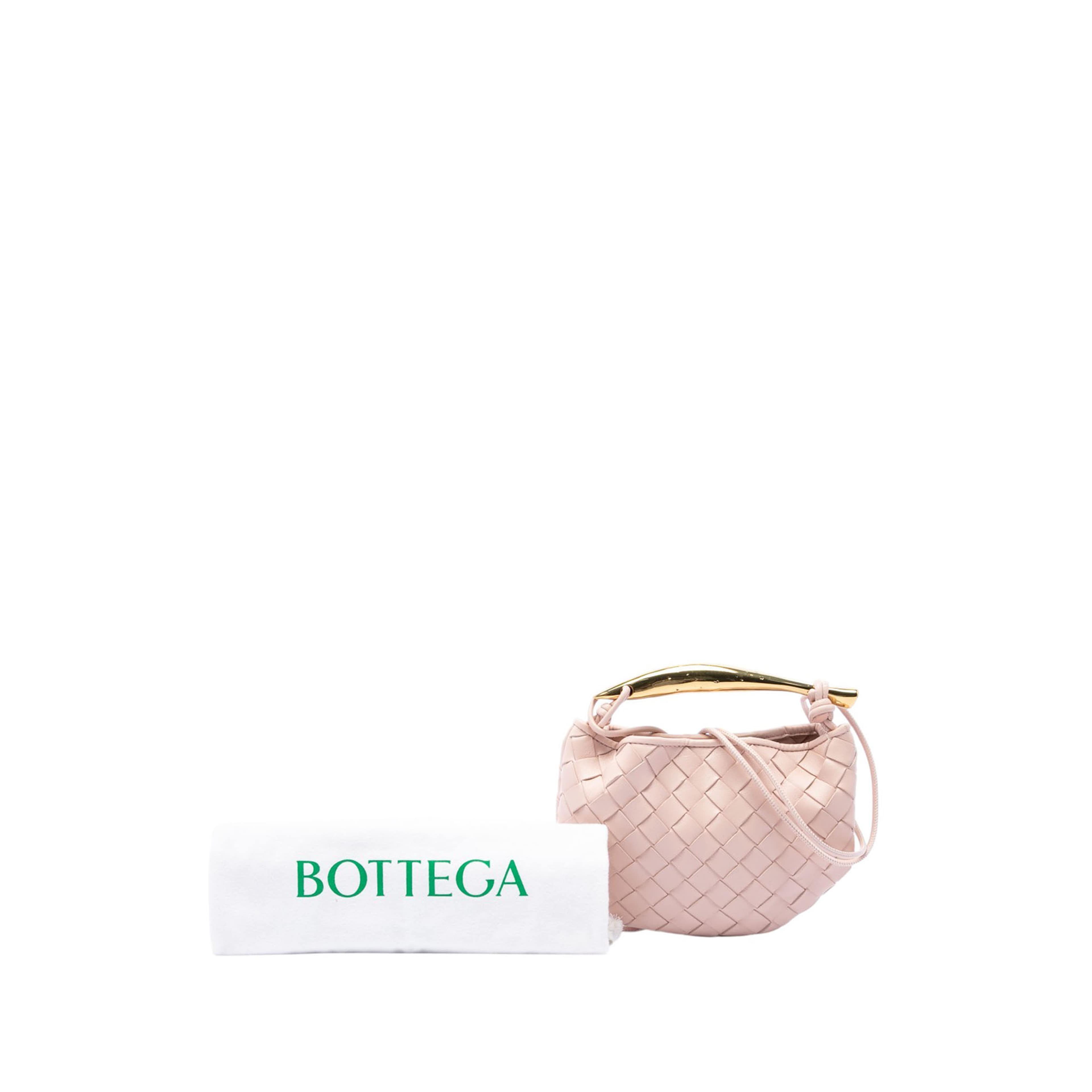 Bottega Veneta Baby Lambskin Intrecciato Sardine, från Luxclusif, i färgen rosa. Klicka för att öppna bilden i stort format