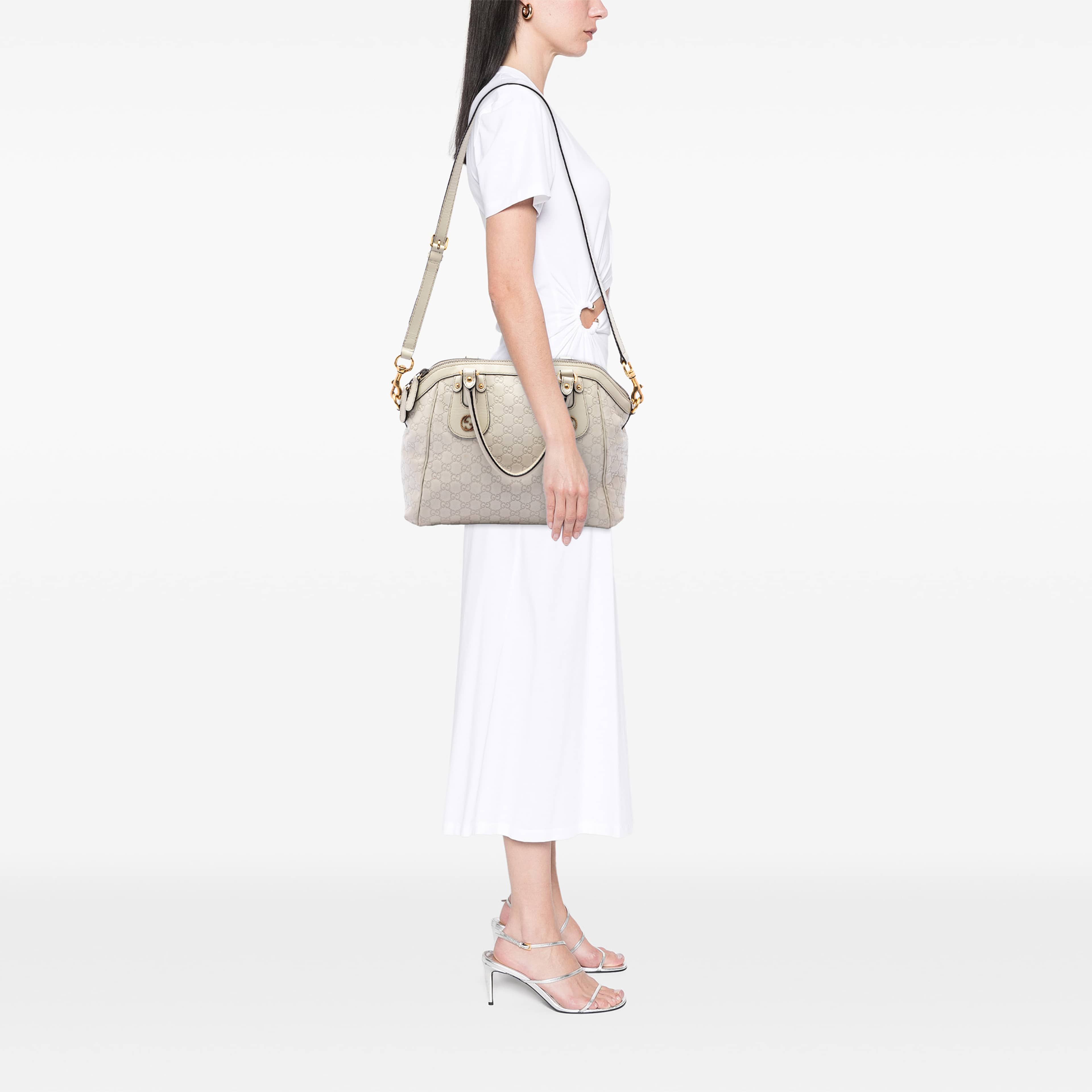 Gucci Medium Guccissima Scarlett Satchel, från Luxclusif, i färgen vit. Klicka för att öppna bilden i stort format