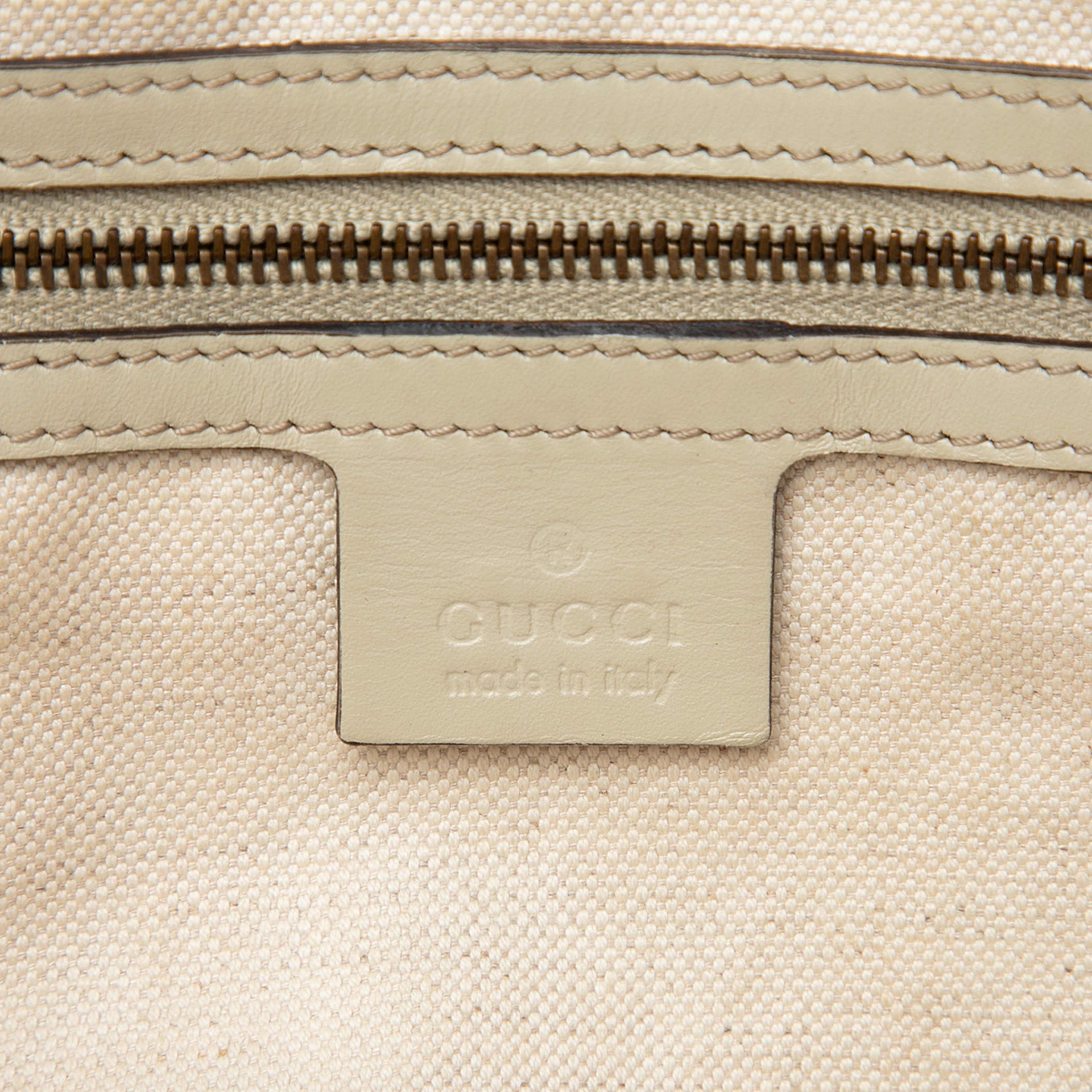 Gucci Medium Guccissima Scarlett Satchel, från Luxclusif, i färgen vit. Klicka för att öppna bilden i stort format