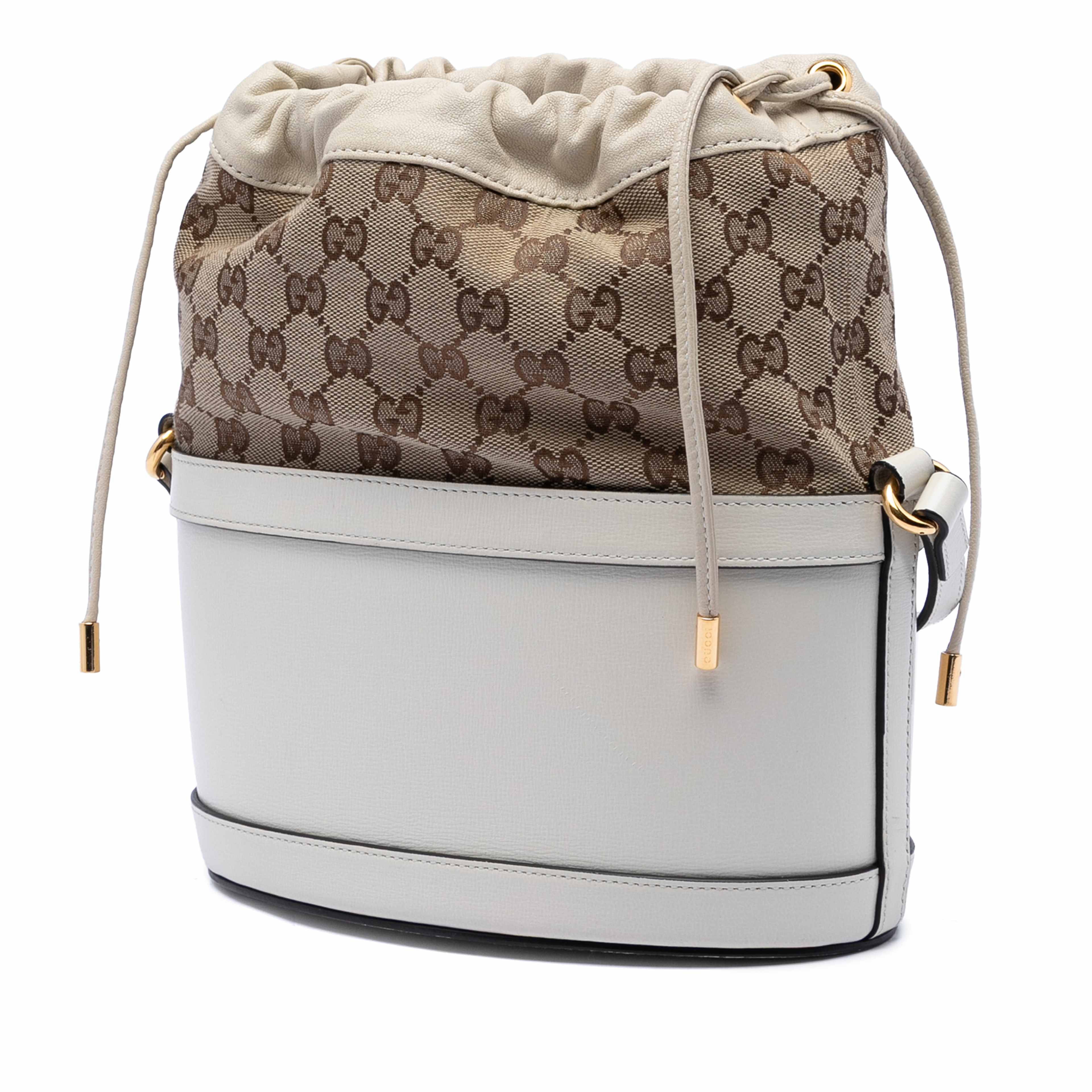 Gucci Gg Canvas Horsebit 1955 Bucket Bag, från Luxclusif, i färgen beige. Klicka för att öppna bilden i stort format