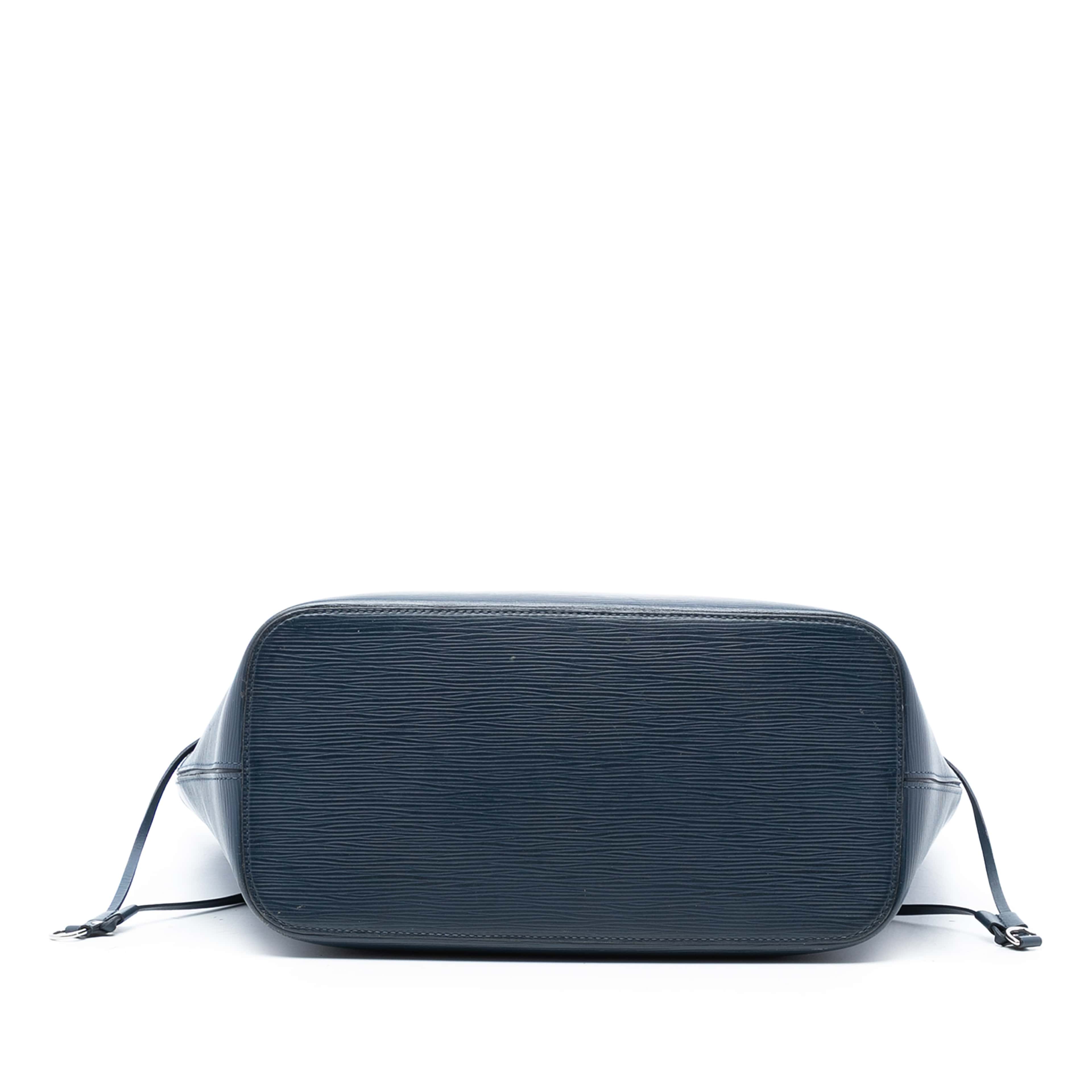 Louis Vuitton Epi Neverfull Mm, från Luxclusif, i färgen dark blue. Klicka för att öppna bilden i stort format