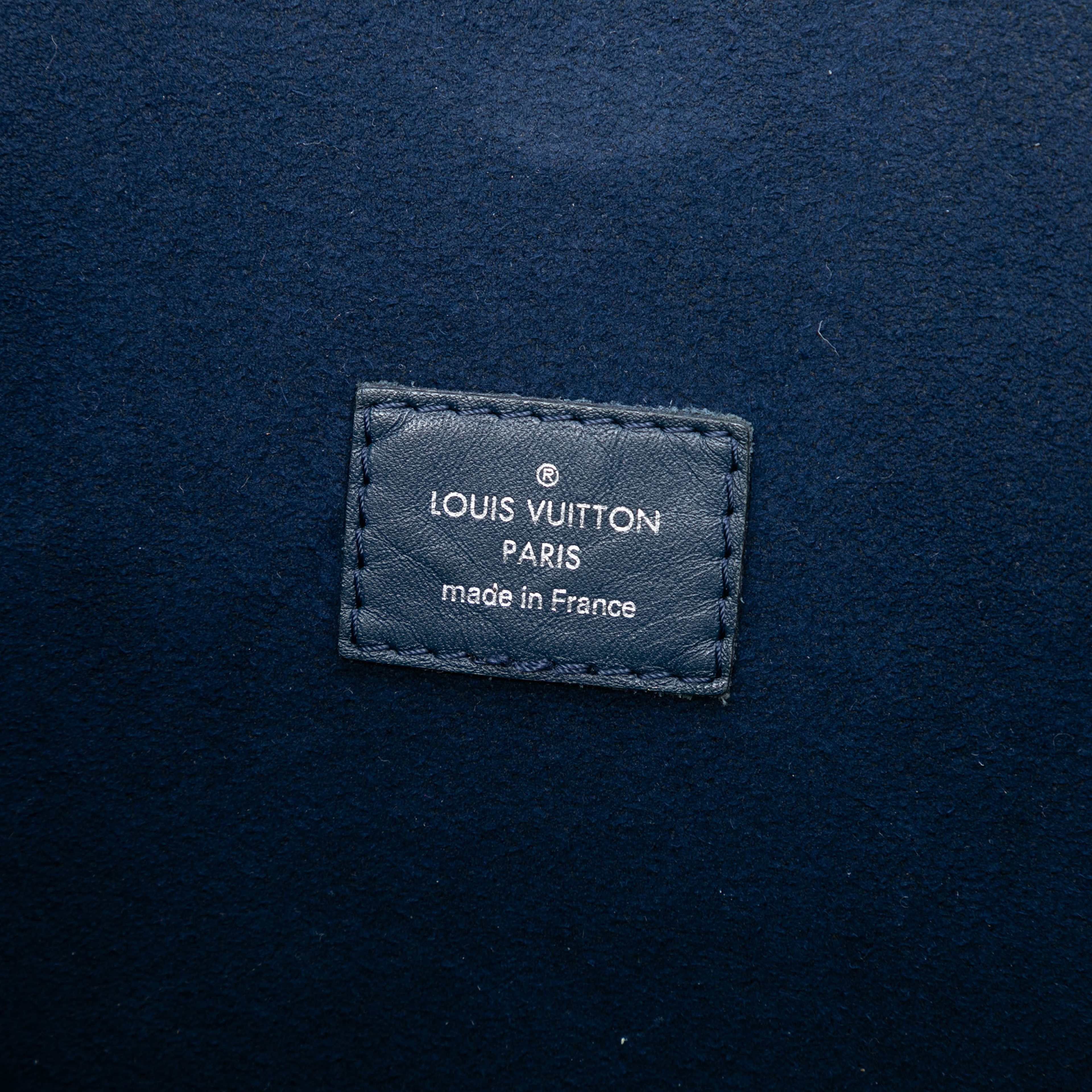 Louis Vuitton Epi Neverfull Mm, från Luxclusif, i färgen dark blue. Klicka för att öppna bilden i stort format