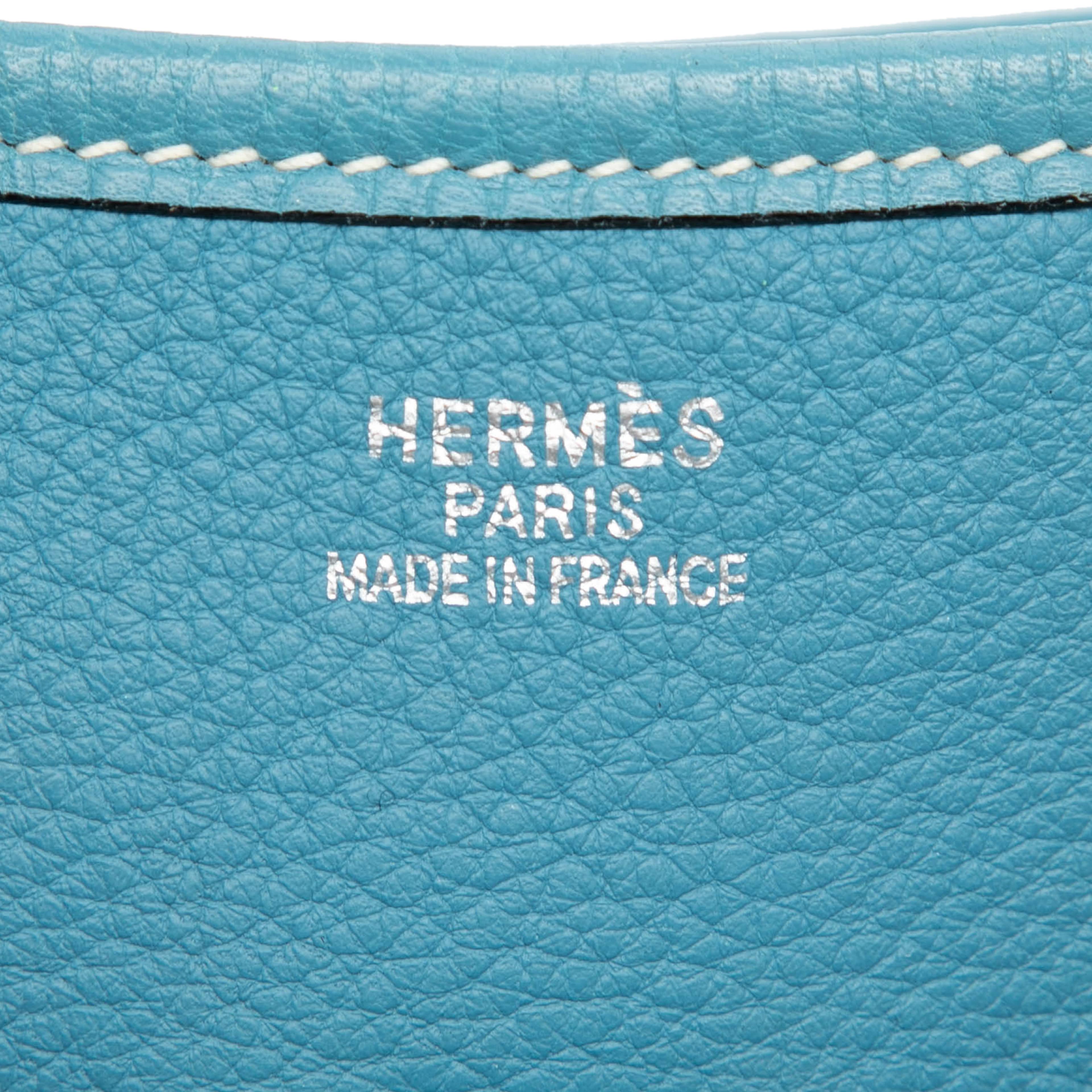 Hermès Clemence Evelyne Gm, från Luxclusif, i färgen denim. Klicka för att öppna bilden i stort format