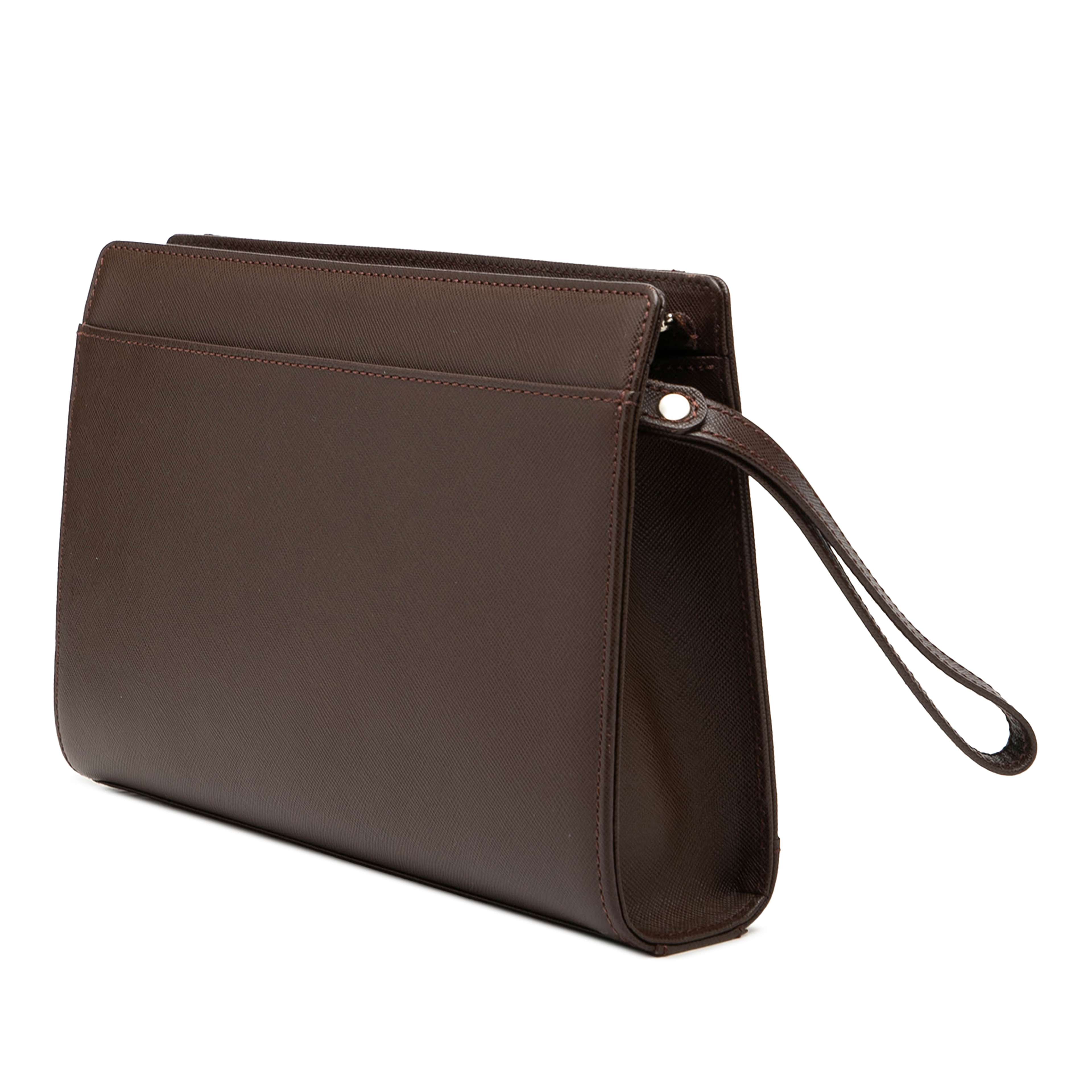 Burberry Leather Clutch, från Luxclusif, i färgen dark brown. Klicka för att öppna bilden i stort format