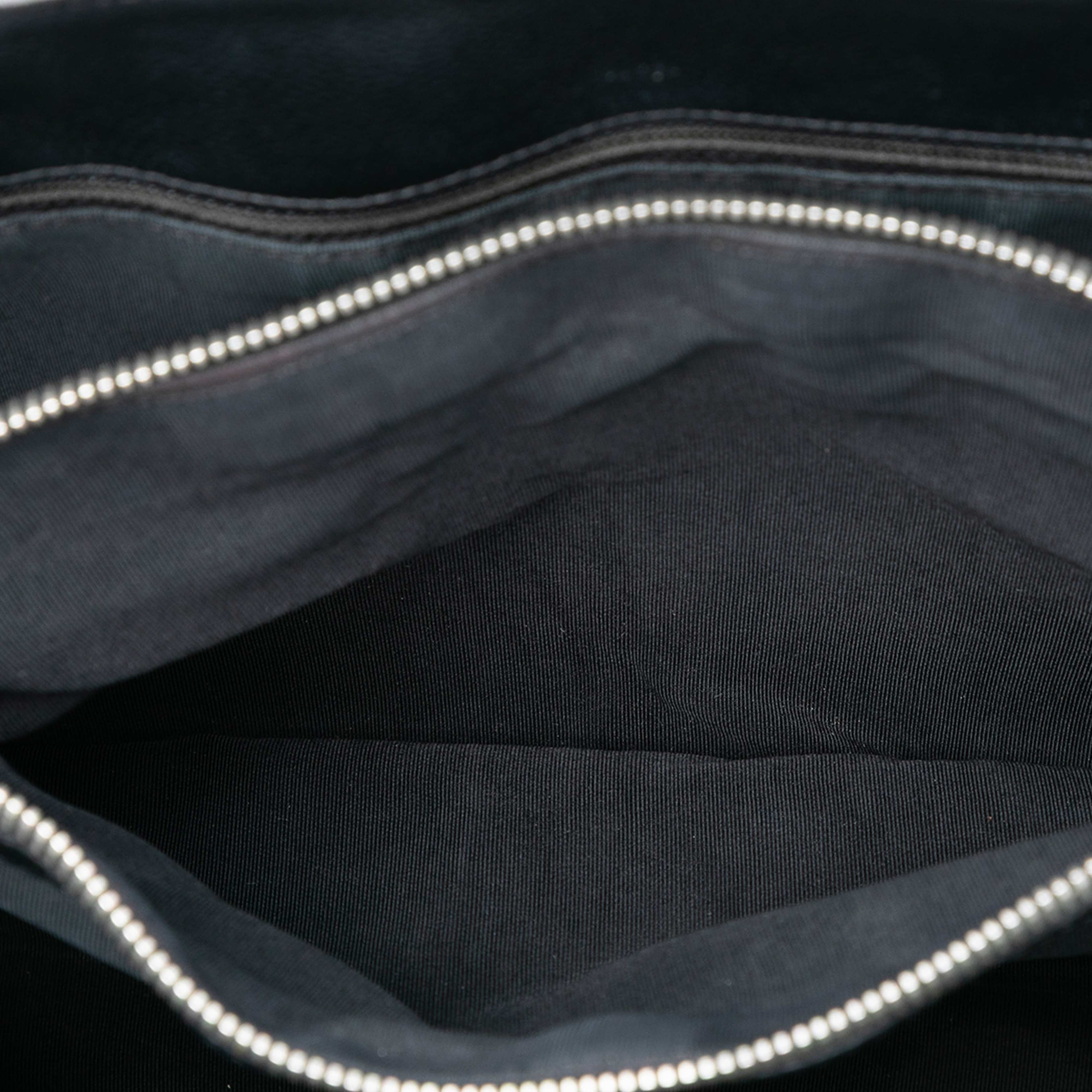 Chanel Caviar Grand Shopping Tote, från Luxclusif, i färgen black. Klicka för att öppna bilden i stort format