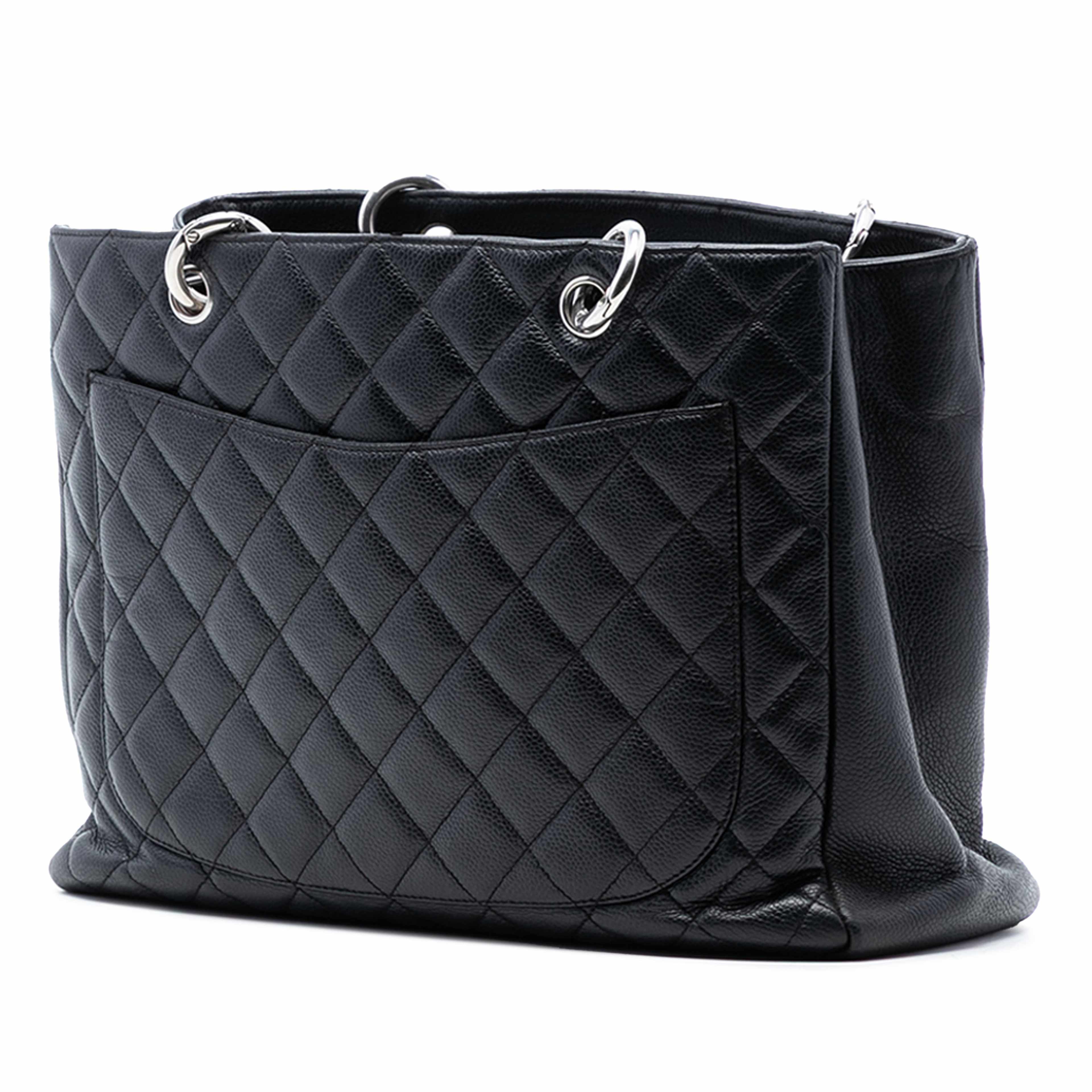 Chanel Caviar Grand Shopping Tote, från Luxclusif, i färgen black. Klicka för att öppna bilden i stort format