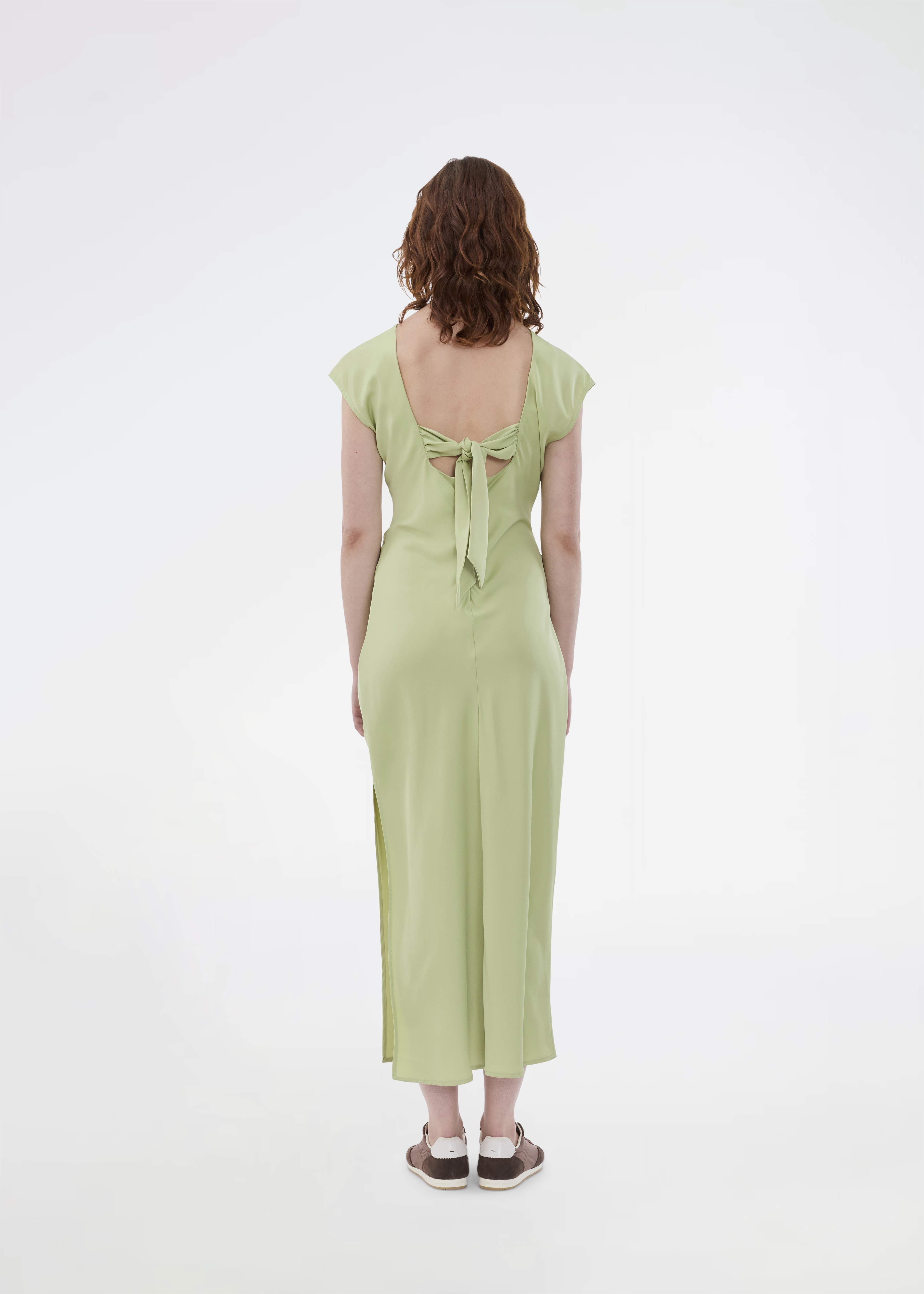 Unitymd Dress, från Modström, i färgen tarragon. Klicka för att öppna bilden i stort format