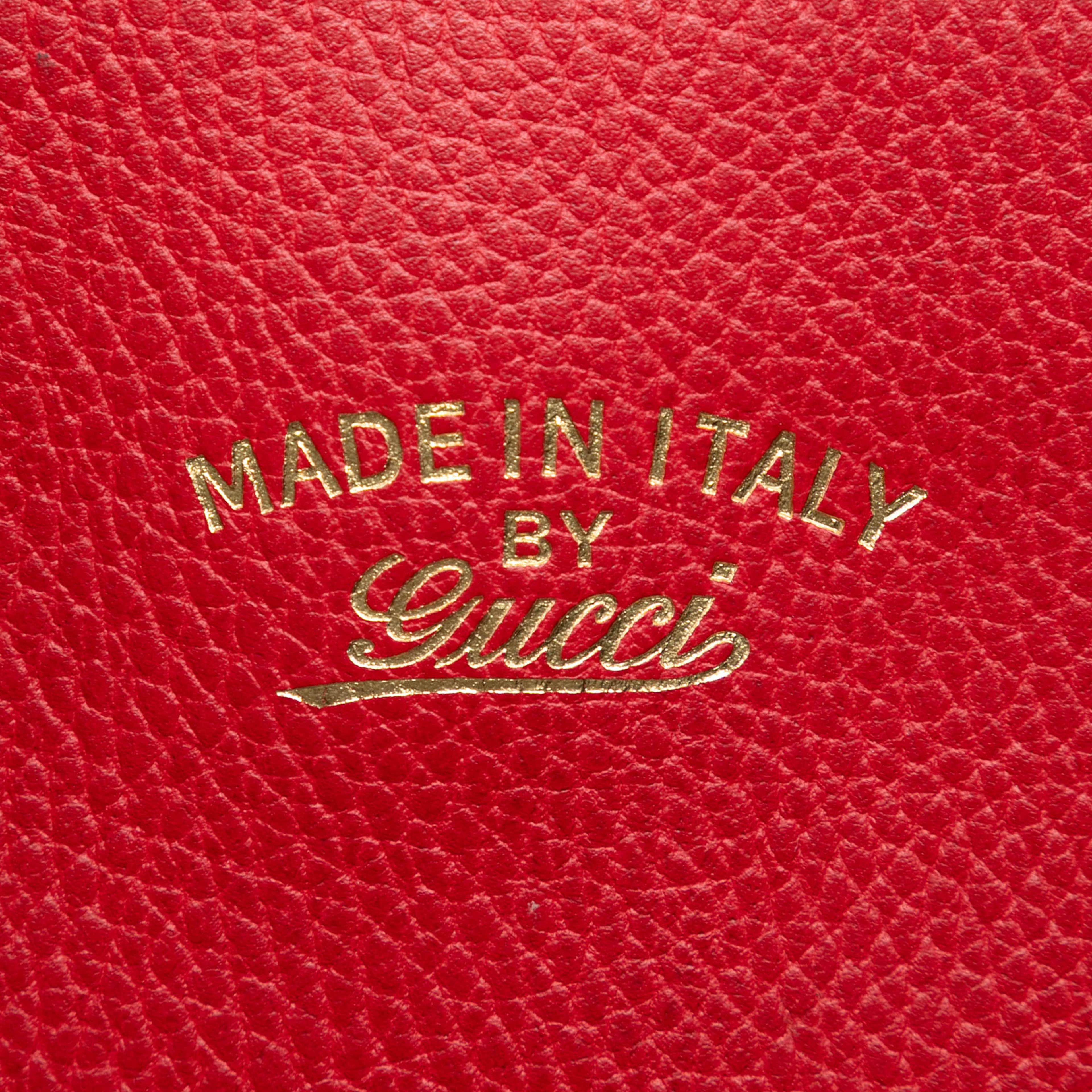 Gucci Mini Leather Swing Satchel, från Luxclusif, i färgen red. Klicka för att öppna bilden i stort format