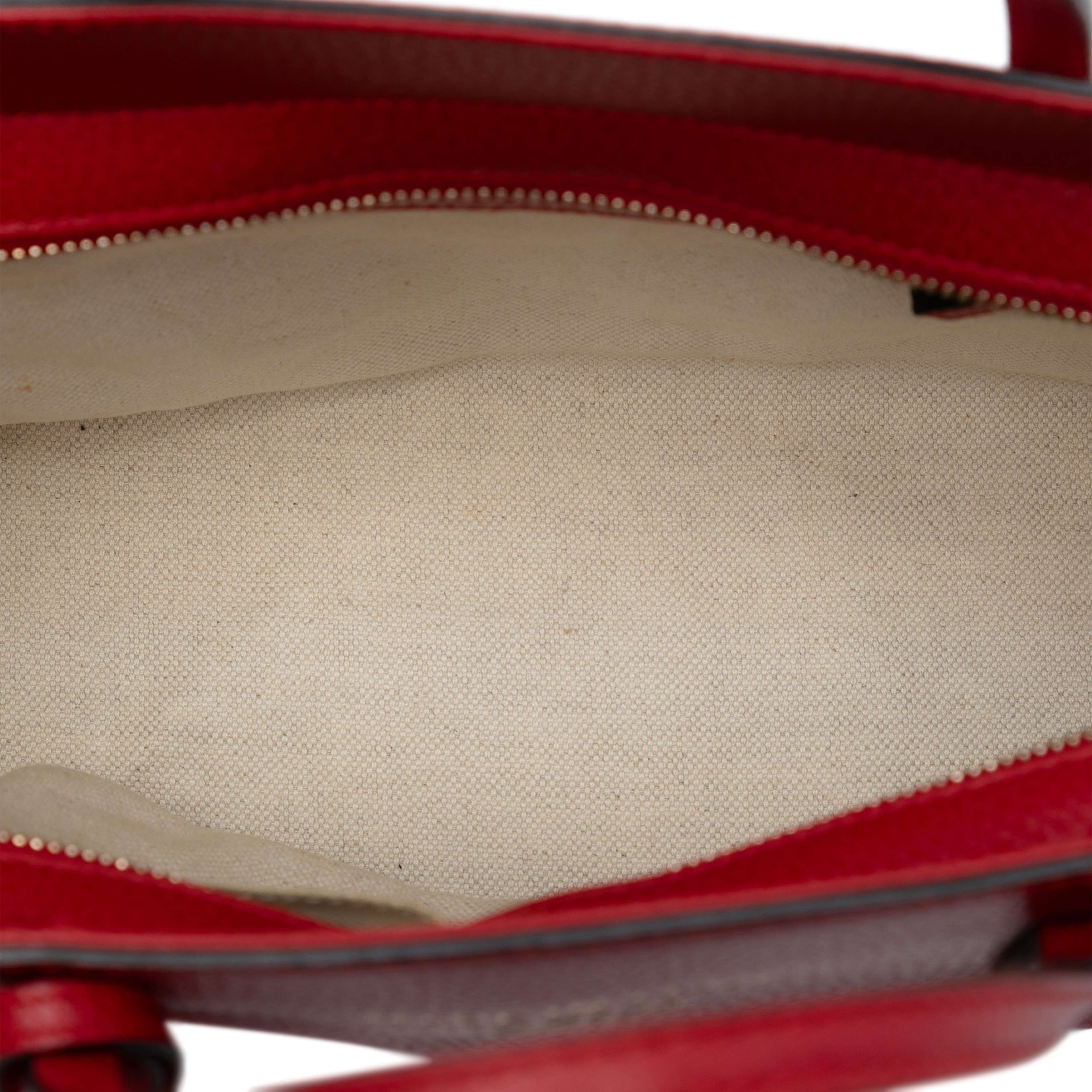 Gucci Mini Leather Swing Satchel, från Luxclusif, i färgen red. Klicka för att öppna bilden i stort format