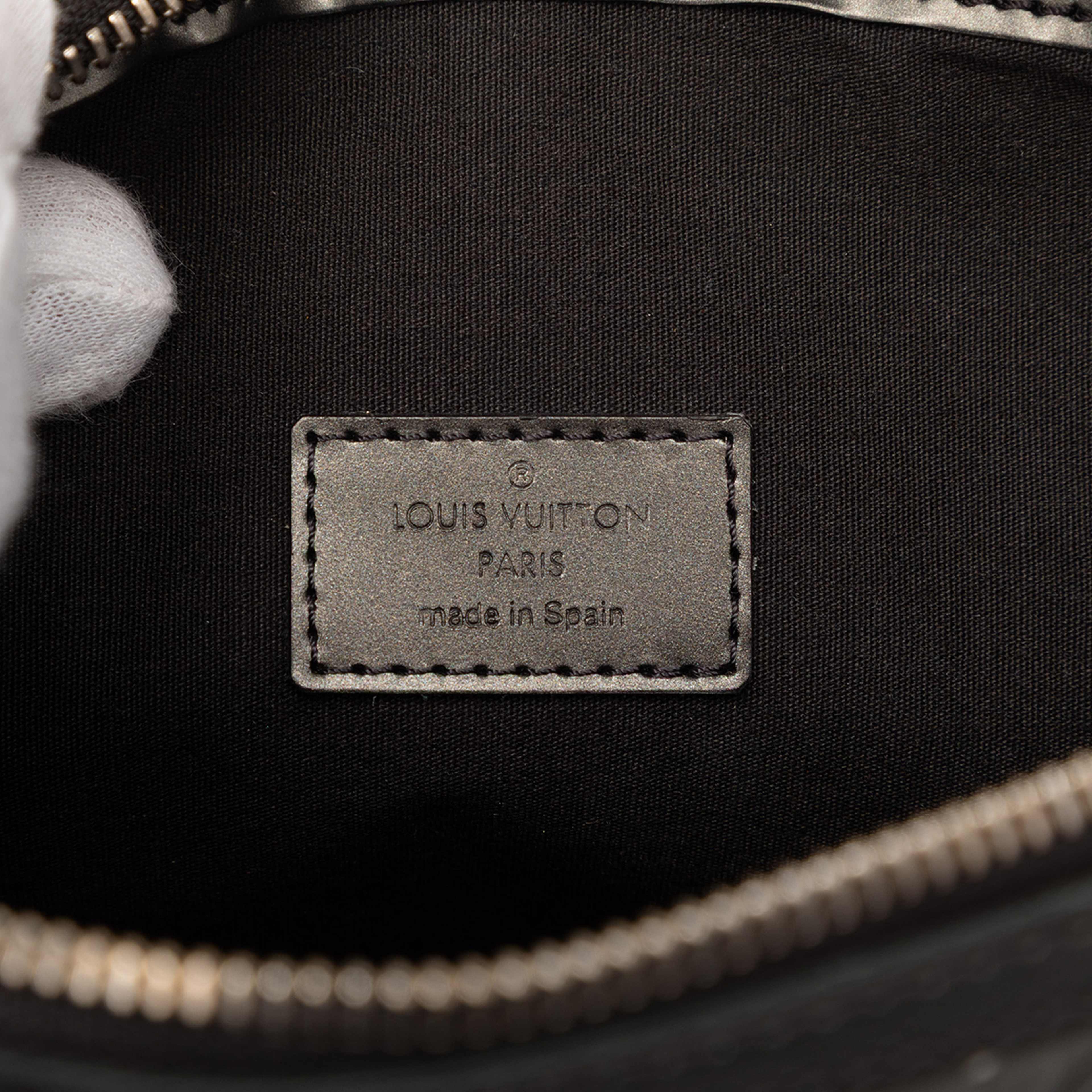 Louis Vuitton Monogram Mat Sutter, från Luxclusif, i färgen dark gray. Klicka för att öppna bilden i stort format