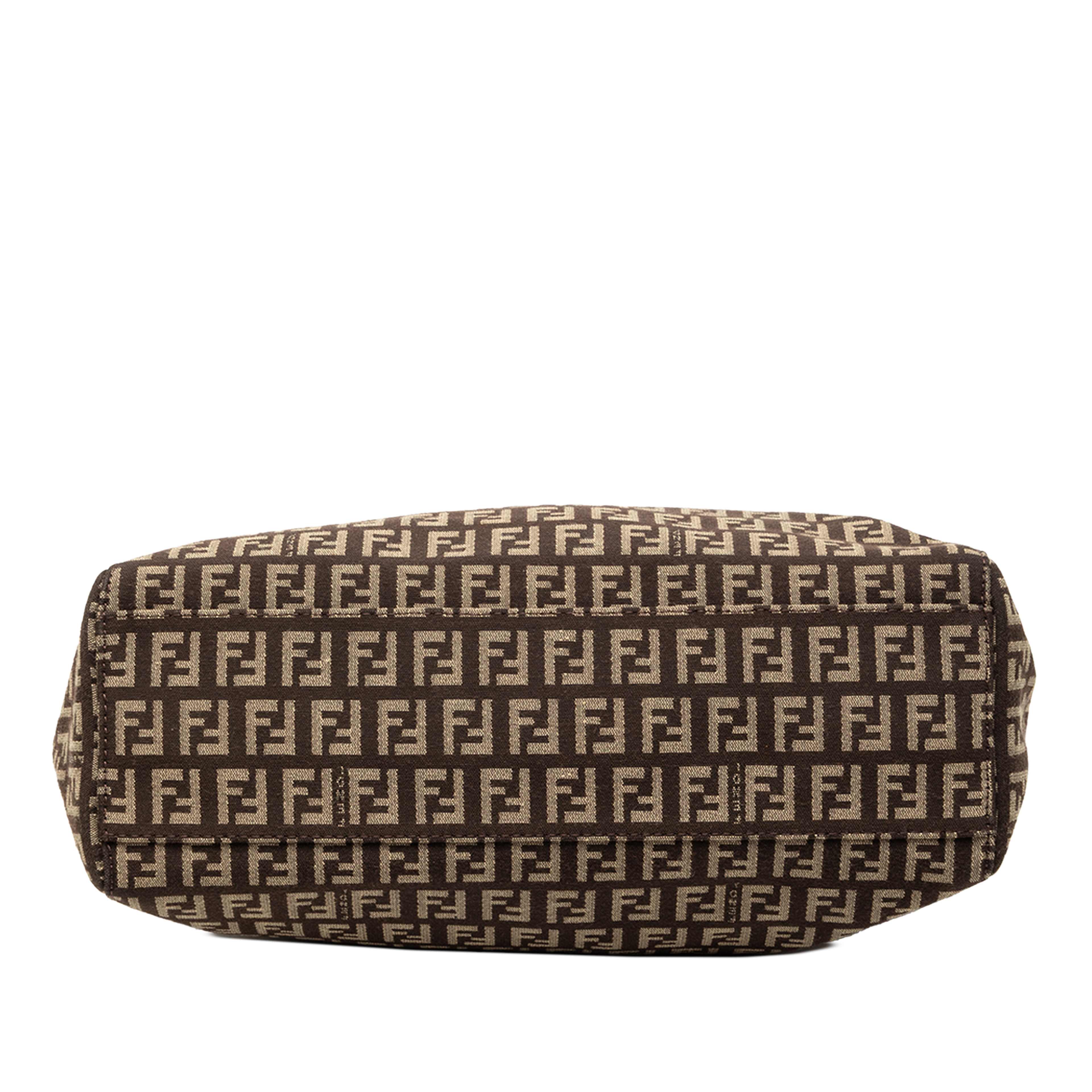 Fendi Zucchino Canvas Tote, från Luxclusif, i färgen brown. Klicka för att öppna bilden i stort format