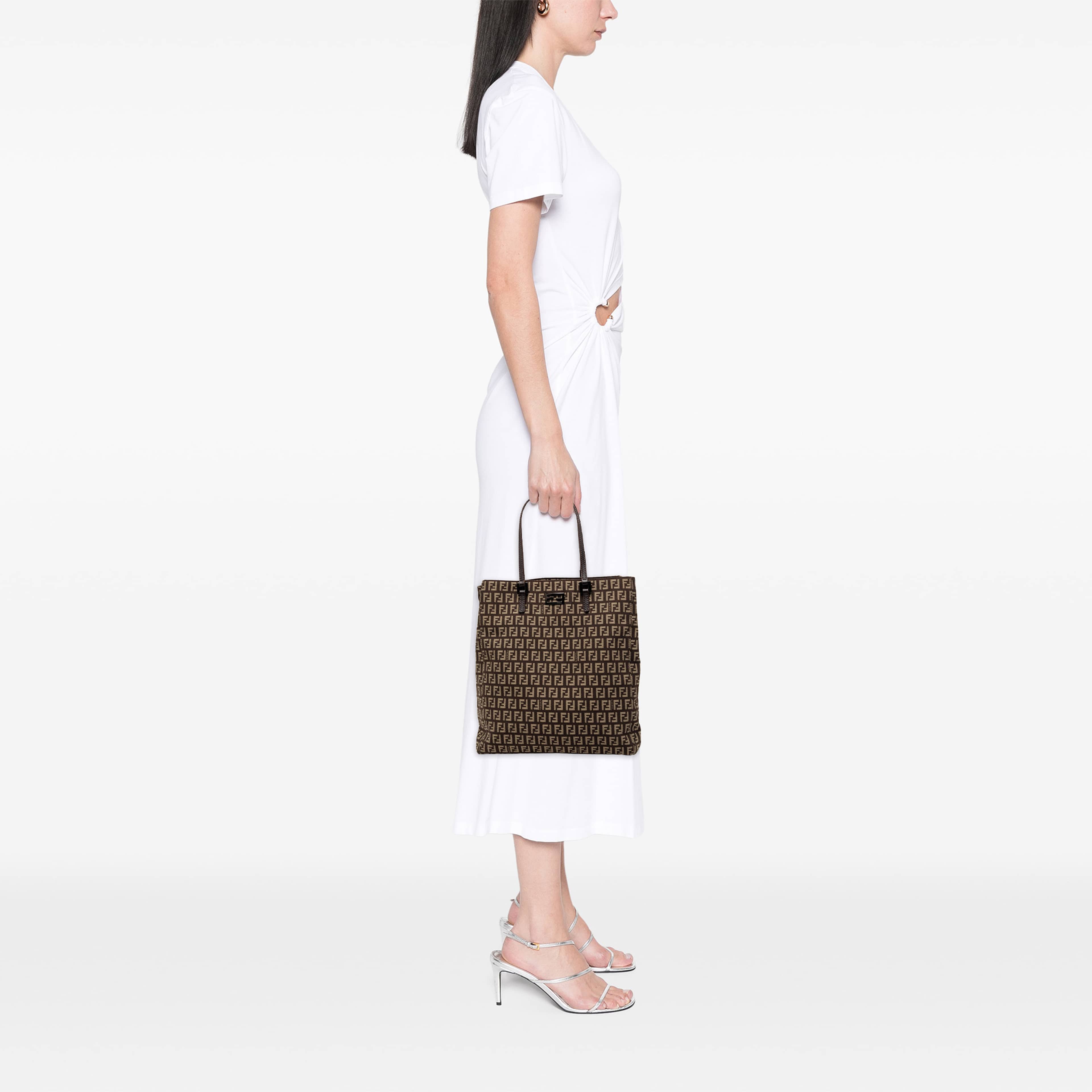 Fendi Zucchino Canvas Tote, från Luxclusif, i färgen brun. Klicka för att öppna bilden i stort format
