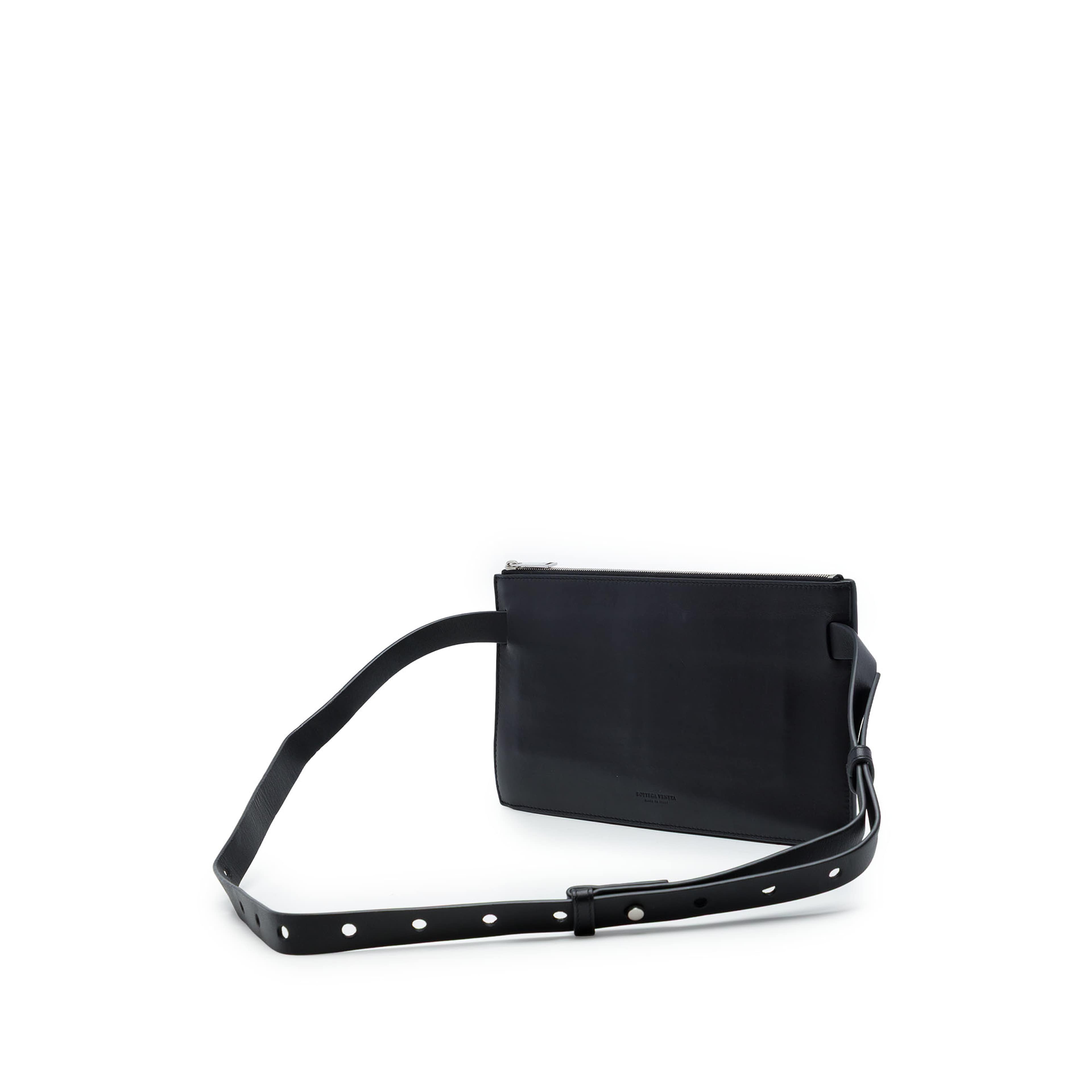 Bottega Veneta Nappa Intrecciato Belt Bag, från Luxclusif, i färgen svart. Klicka för att öppna bilden i stort format
