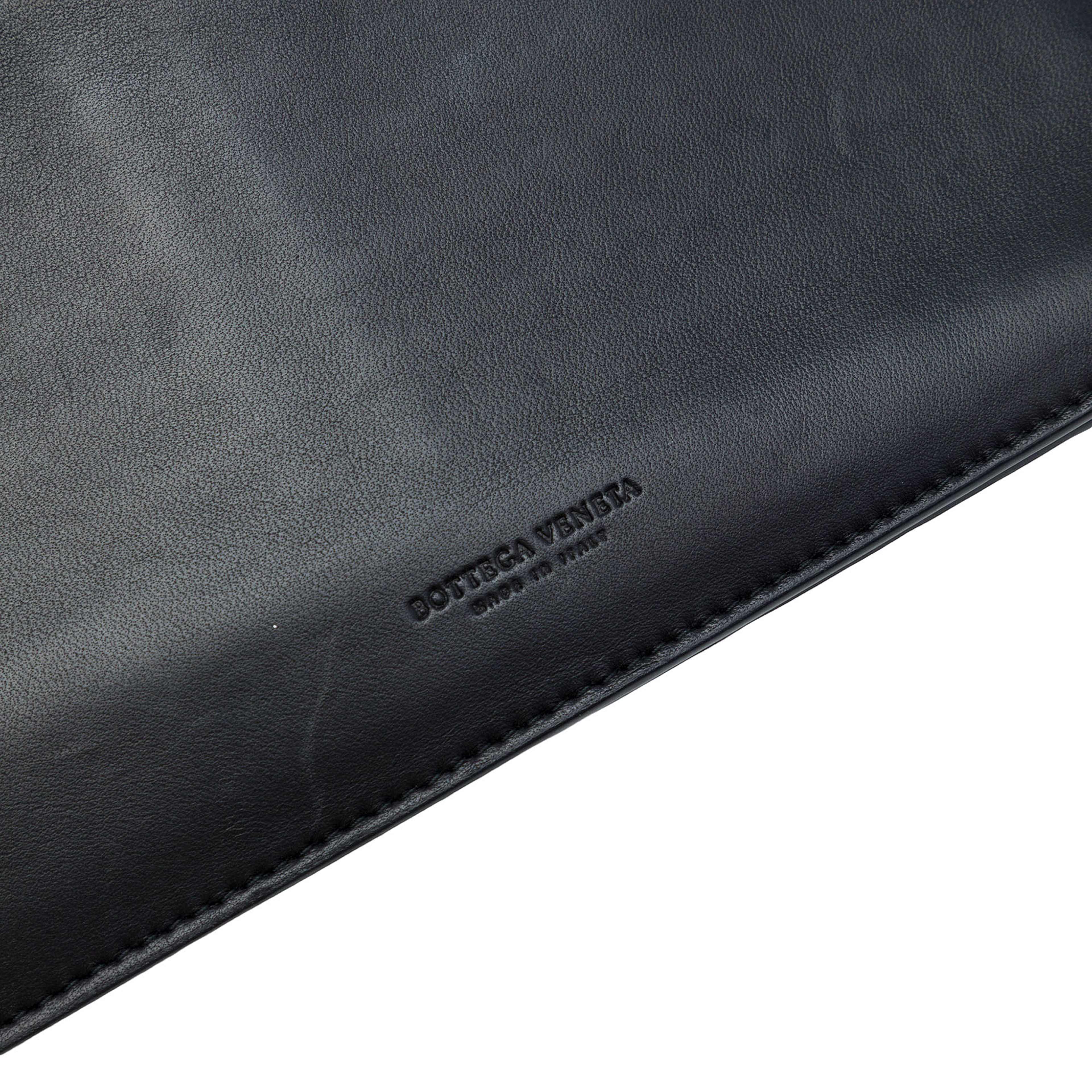 Bottega Veneta Nappa Intrecciato Belt Bag, från Luxclusif, i färgen svart. Klicka för att öppna bilden i stort format