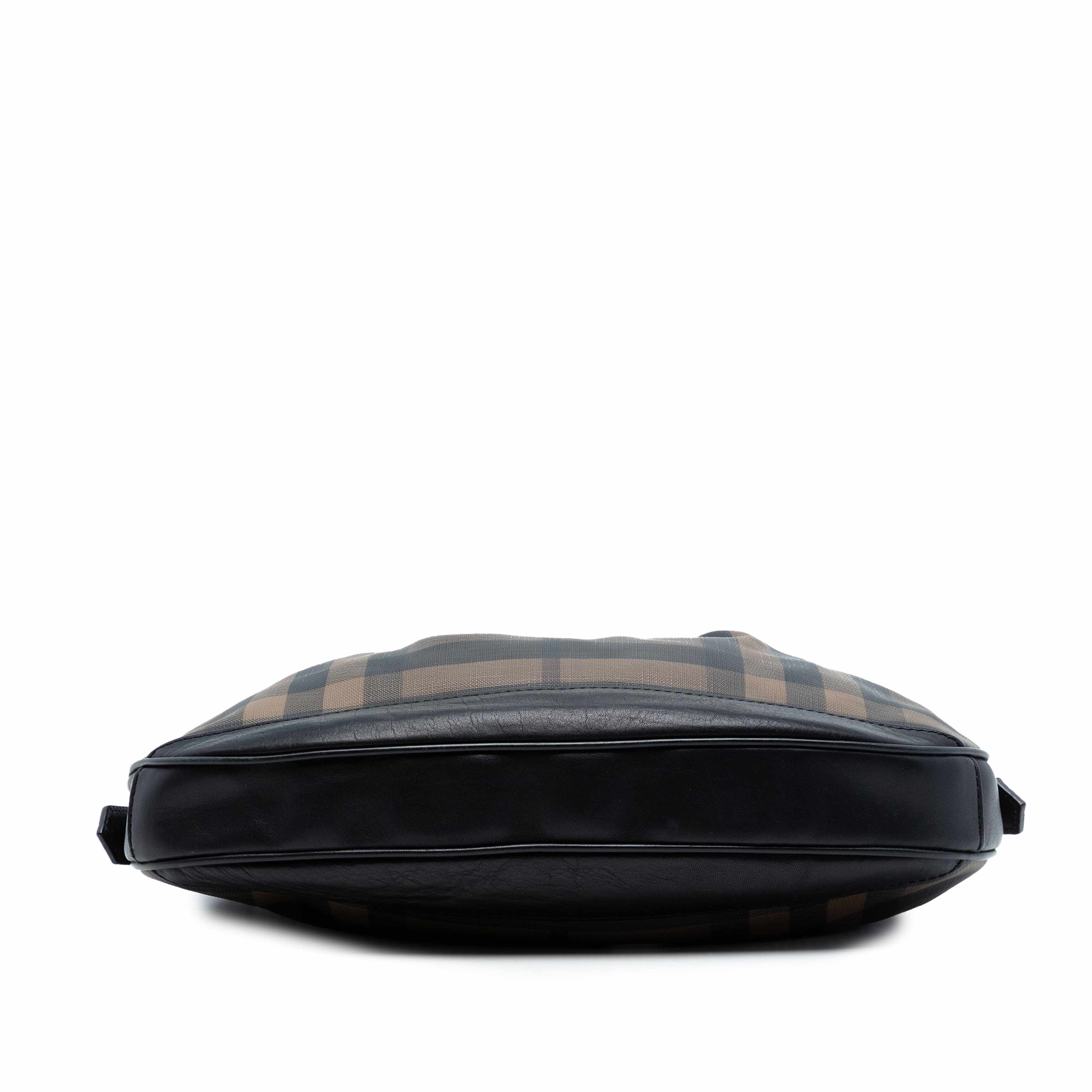 Burberry Smoked Check Coated Canvas Brooklyn Hobo, från Luxclusif, i färgen brun. Klicka för att öppna bilden i stort format