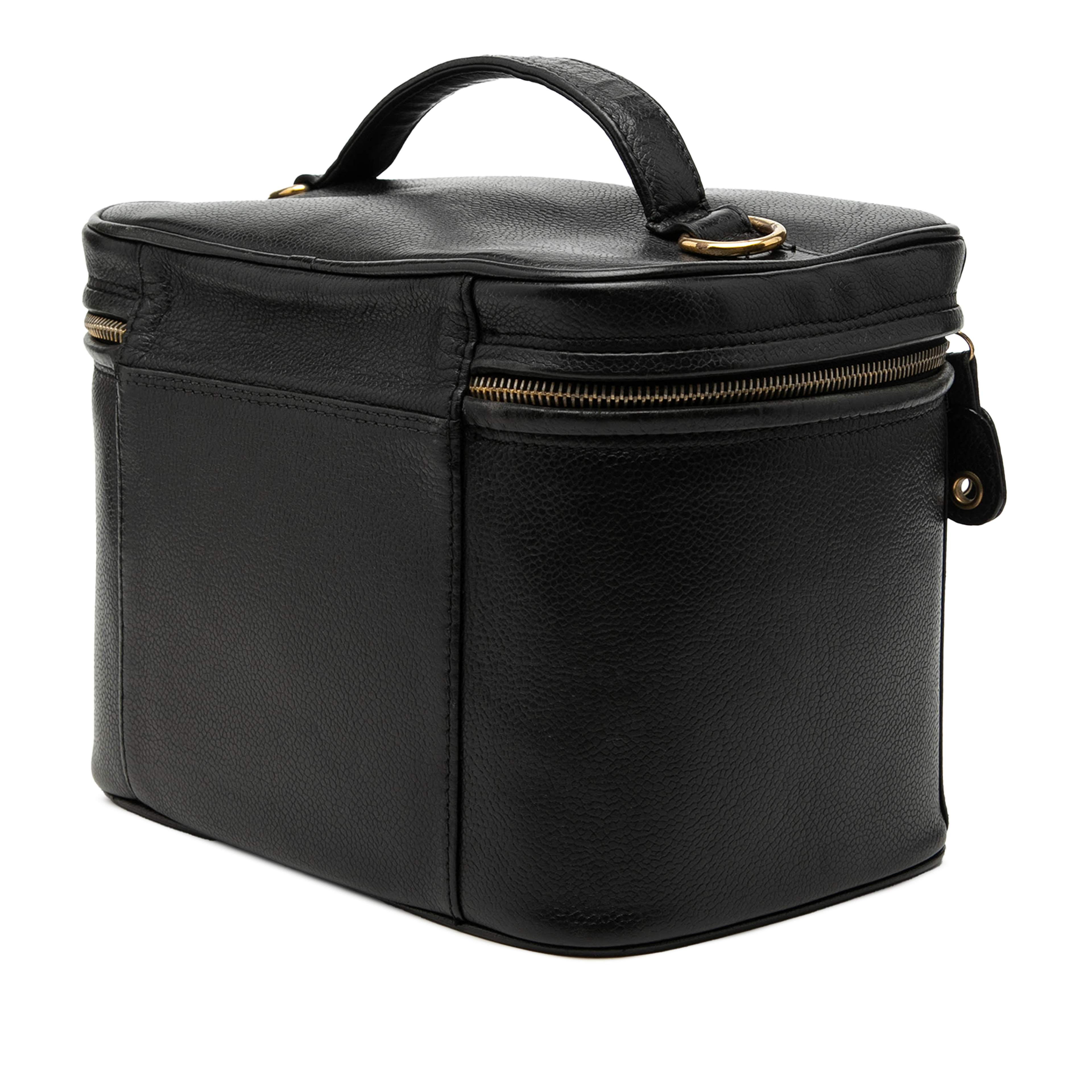 Chanel Cc Caviar Vanity Bag, från Luxclusif, i färgen black. Klicka för att öppna bilden i stort format