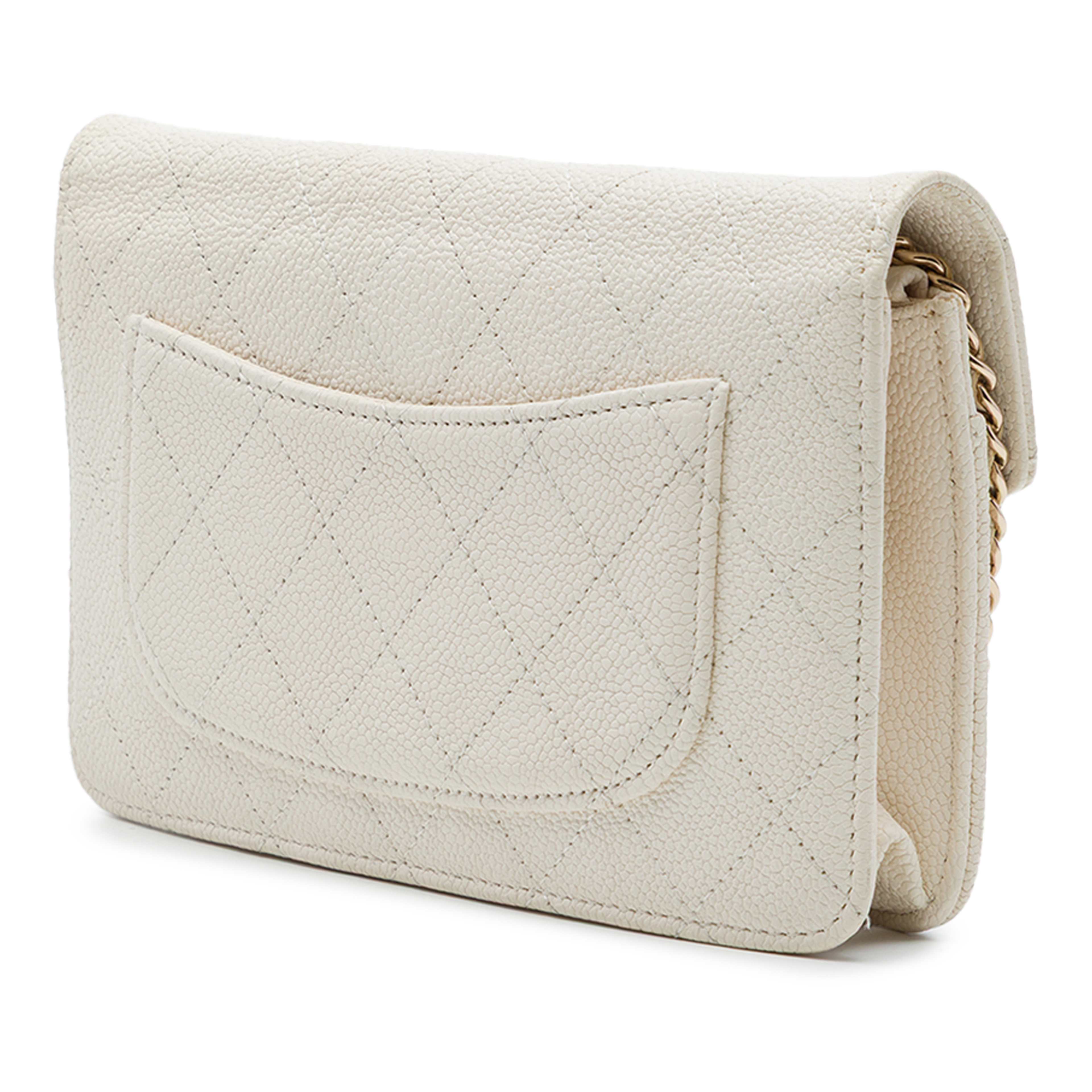 Chanel Paris Cuba Quilted Caviar Thread Around Wallet On Chain, från Luxclusif, i färgen vit. Klicka för att öppna bilden i stort format
