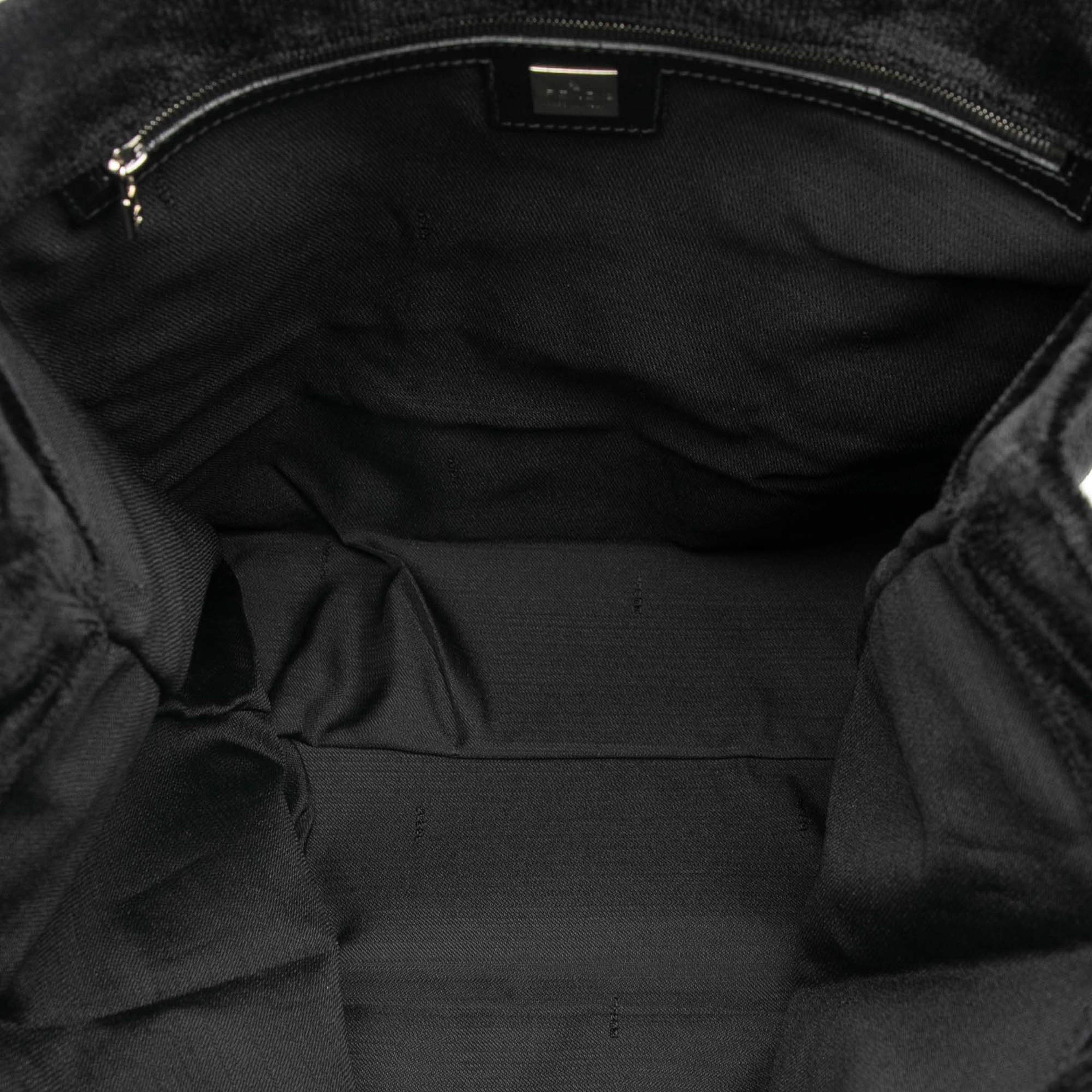 Fendi Velour Logo Tote, från Luxclusif, i färgen black. Klicka för att öppna bilden i stort format