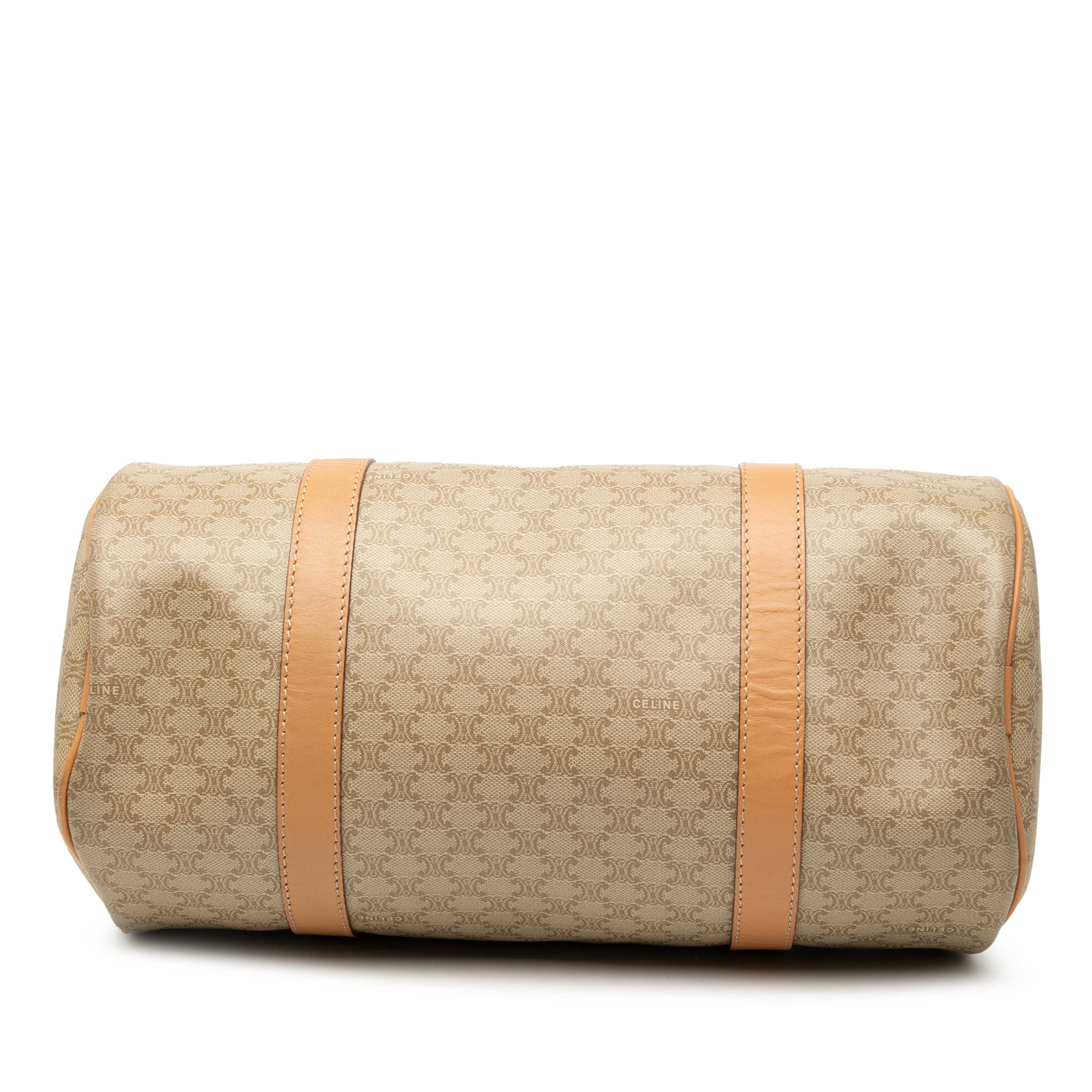 Celine Macadam Coated Canvas Shoulder Bag, från Luxclusif, i färgen beige. Klicka för att öppna bilden i stort format