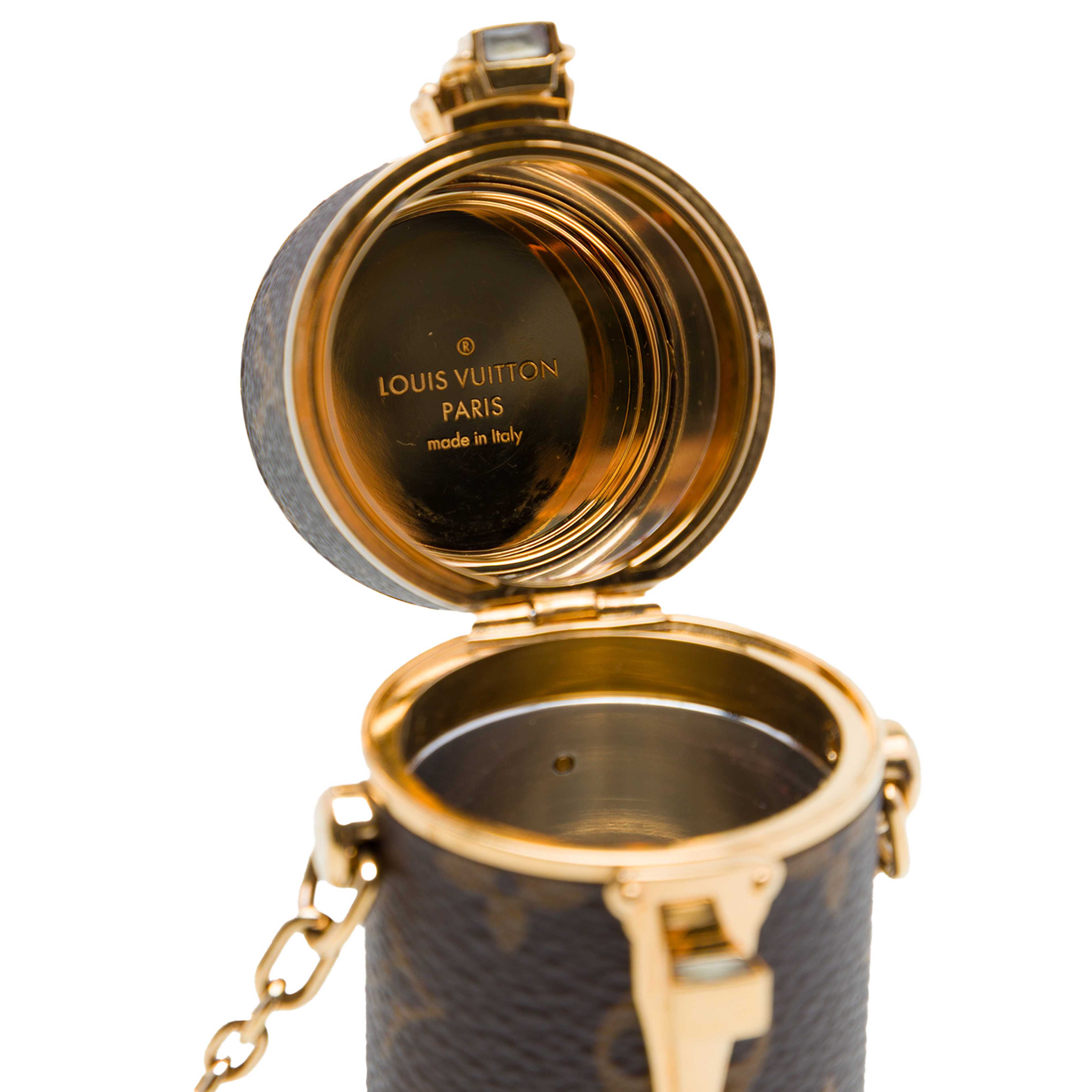 Louis Vuitton Monogram Lipstick Case, från Luxclusif, i färgen brun. Klicka för att öppna bilden i stort format