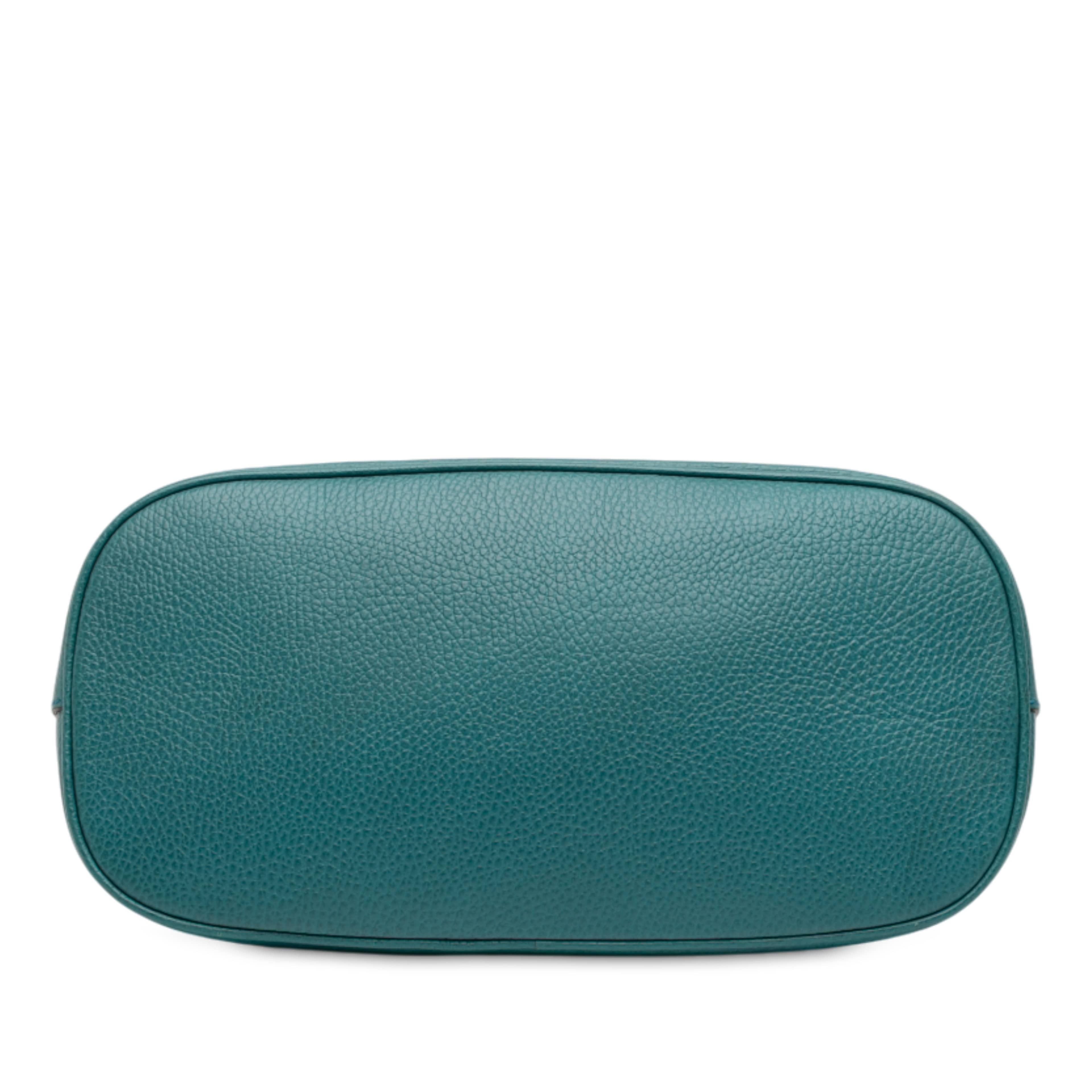 Gucci Small Dollar Calfskin Gg Charm Dome Satchel, från Luxclusif, i färgen blue. Klicka för att öppna bilden i stort format