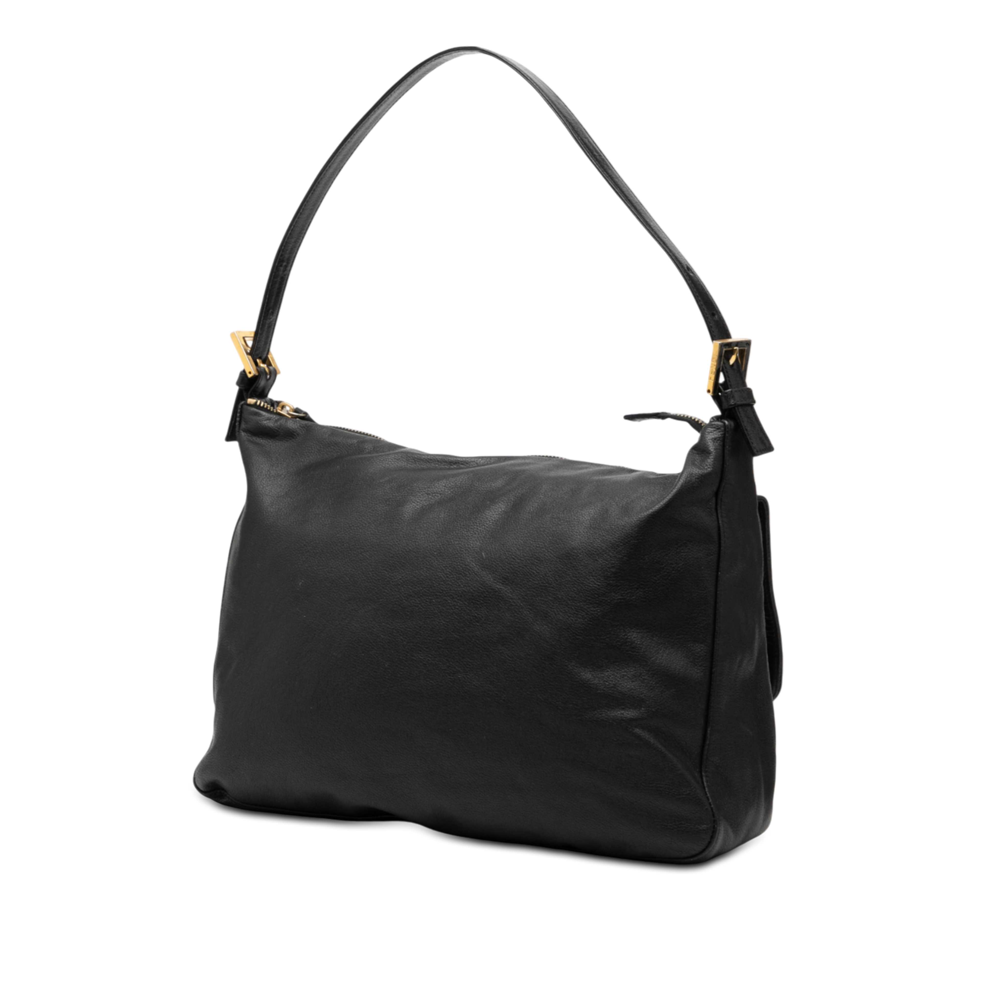 Fendi Leather Shoulder Bag, från Luxclusif, i färgen black. Klicka för att öppna bilden i stort format