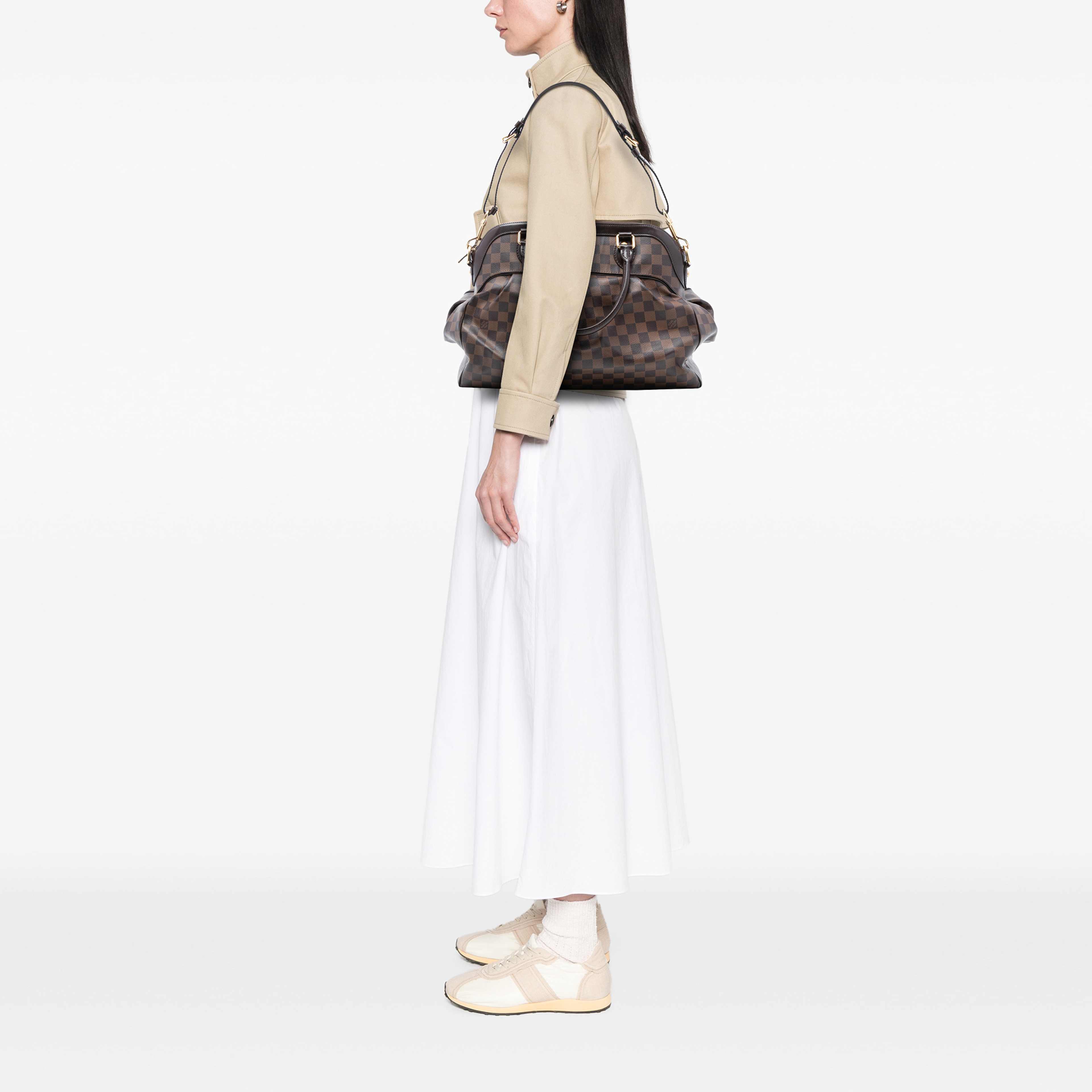 Louis Vuitton Damier Ebene Trevi Gm, från Luxclusif, i färgen brun. Klicka för att öppna bilden i stort format
