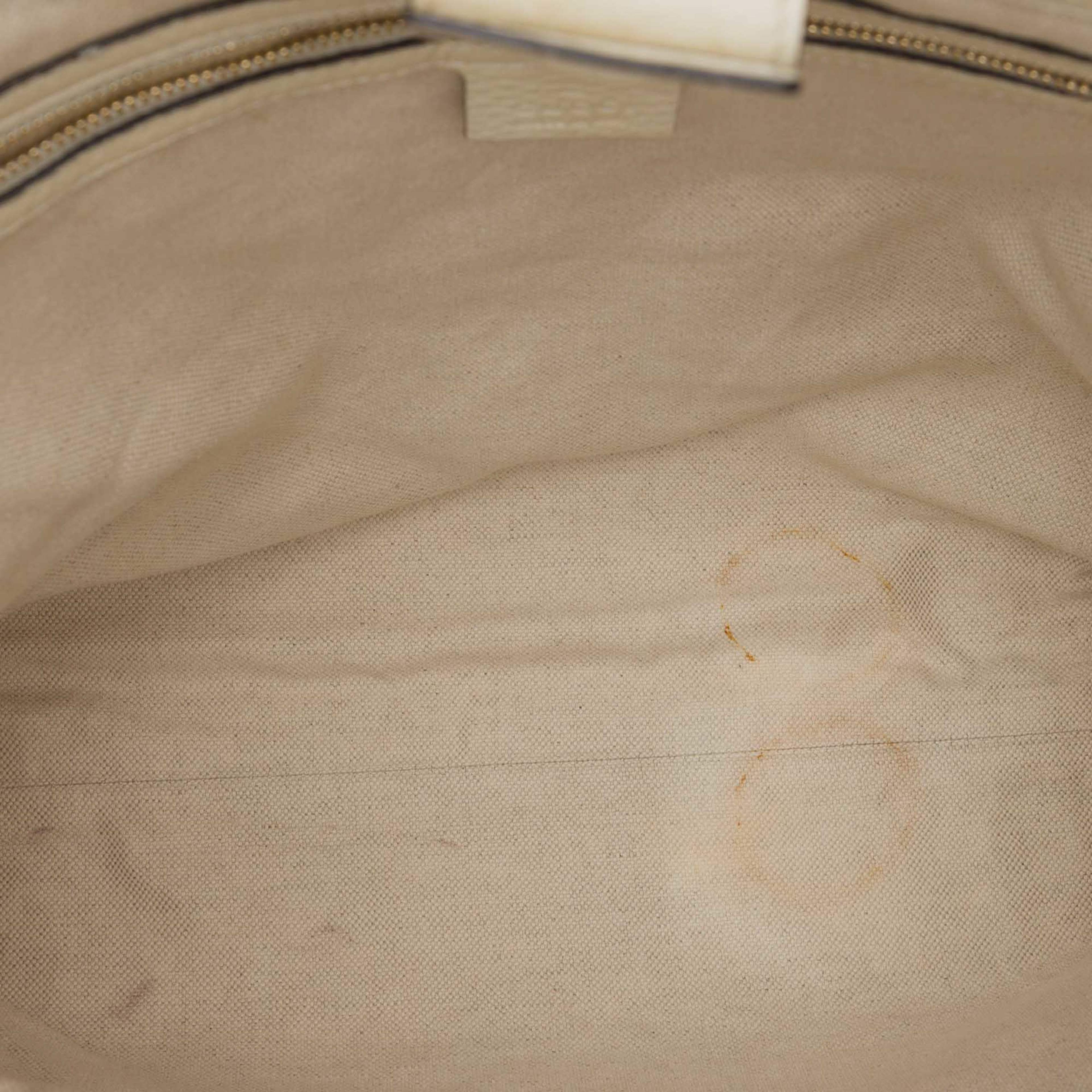 Gucci Tall Calfskin Bamboo Shopper Tote, från Luxclusif, i färgen vit. Klicka för att öppna bilden i stort format