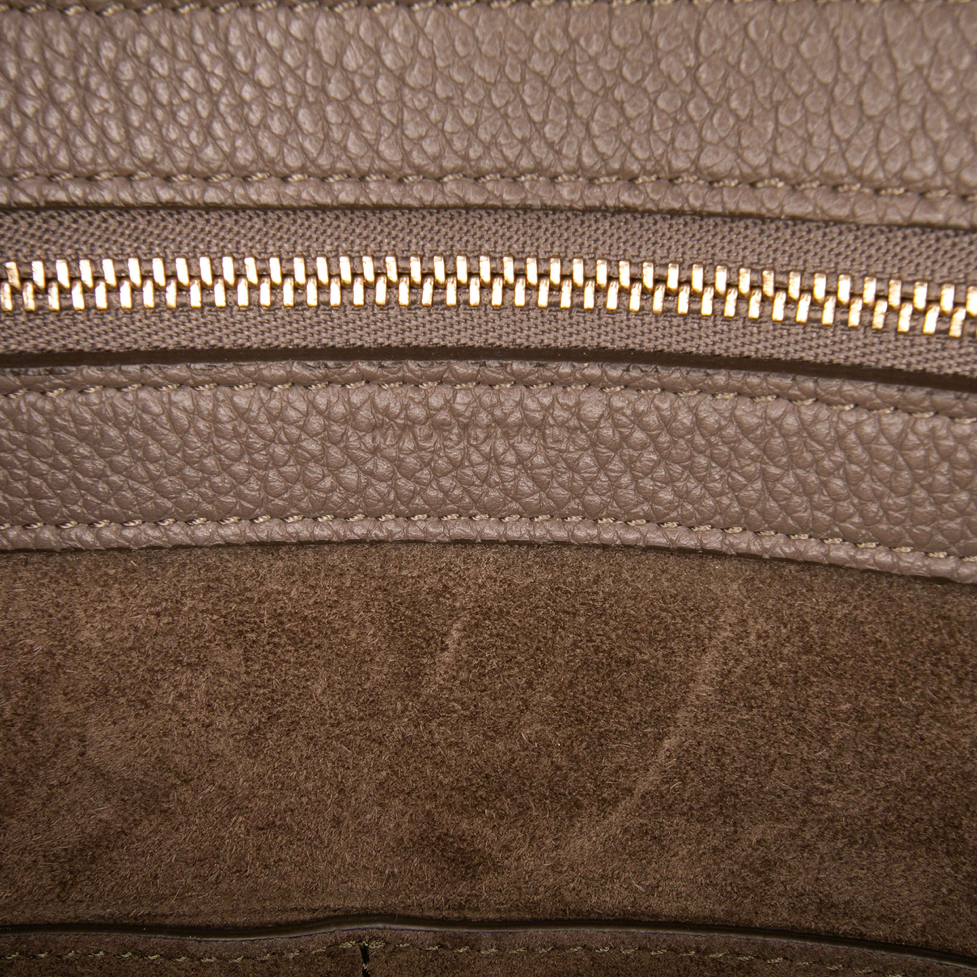 Celine Small Leather Phantom Cabas Tote, från Luxclusif, i färgen taupe.