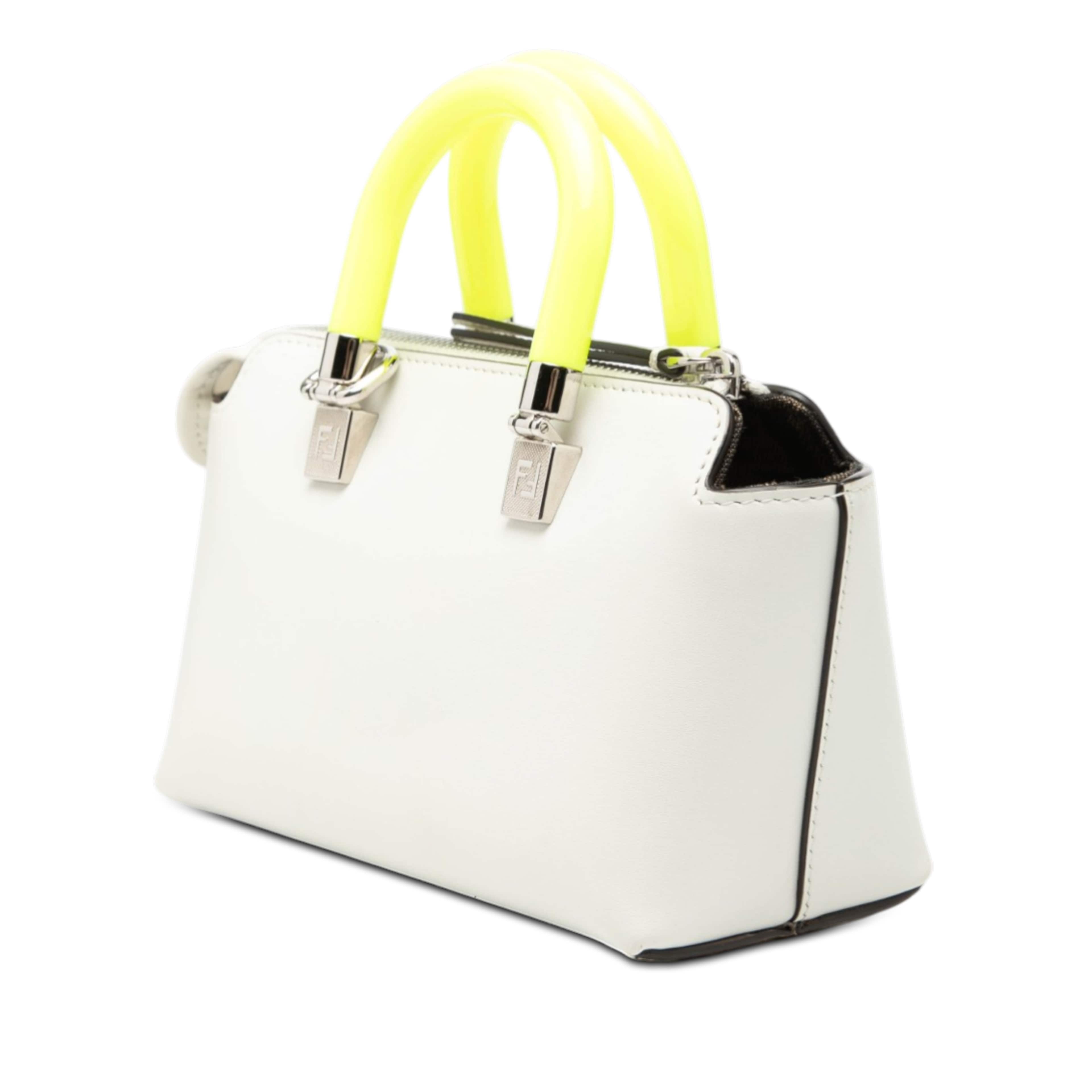 Fendi Mini Leather By The Way Roma Satchel, från Luxclusif, i färgen vit. Klicka för att öppna bilden i stort format