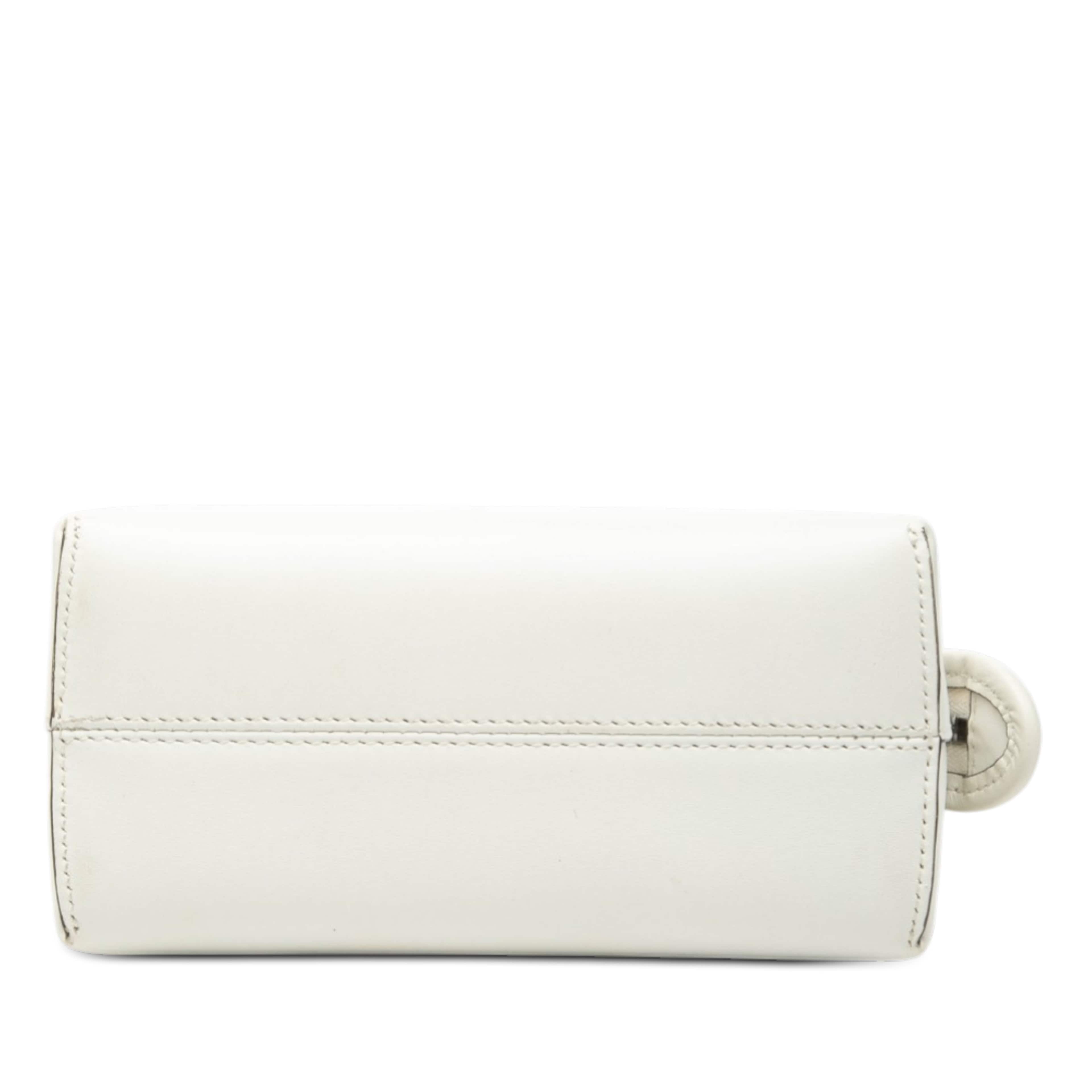 Fendi Mini Leather By The Way Roma Satchel, från Luxclusif, i färgen vit. Klicka för att öppna bilden i stort format
