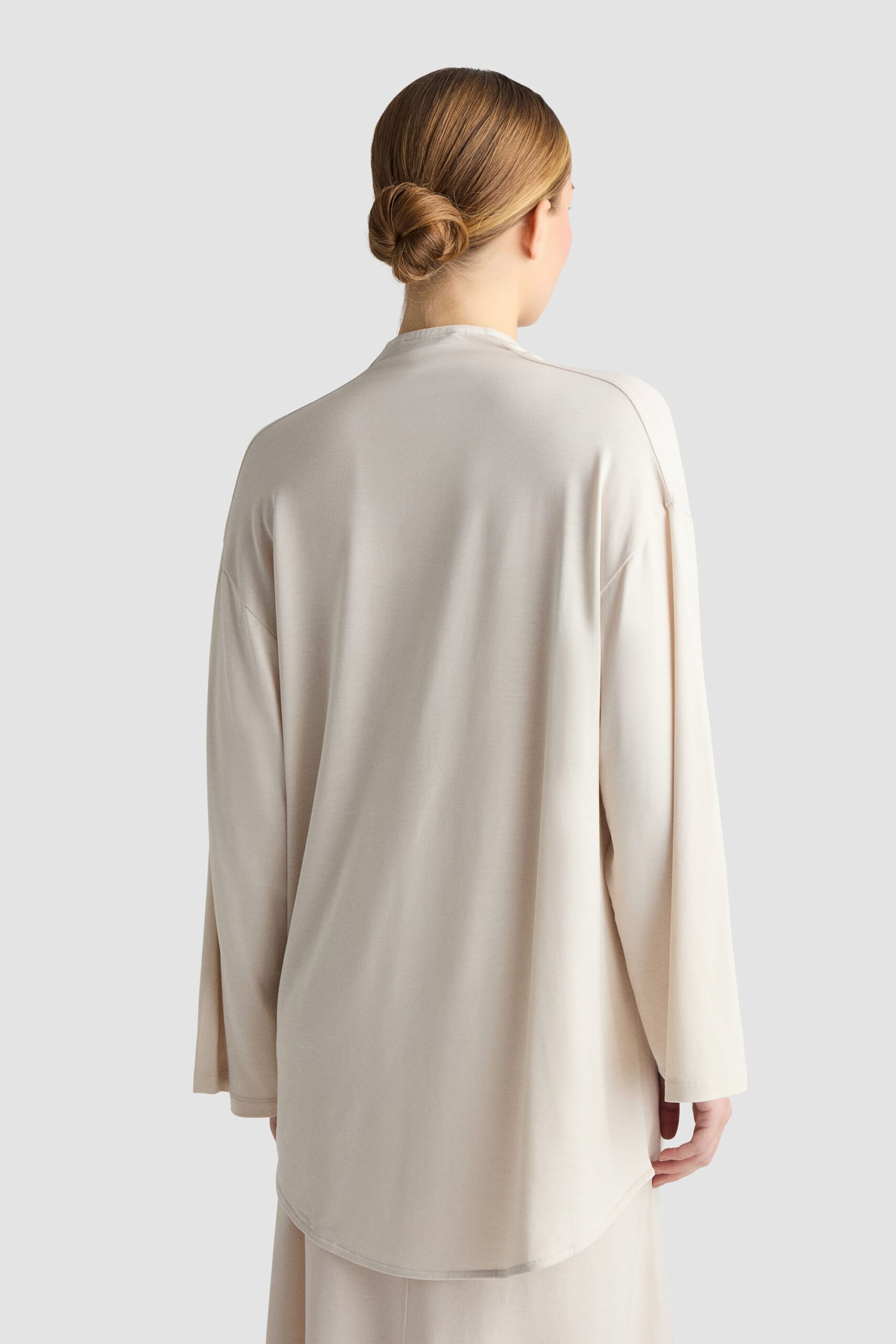 Gennova Top - Oyster, från Residus, i färgen beige. Klicka för att öppna bilden i stort format